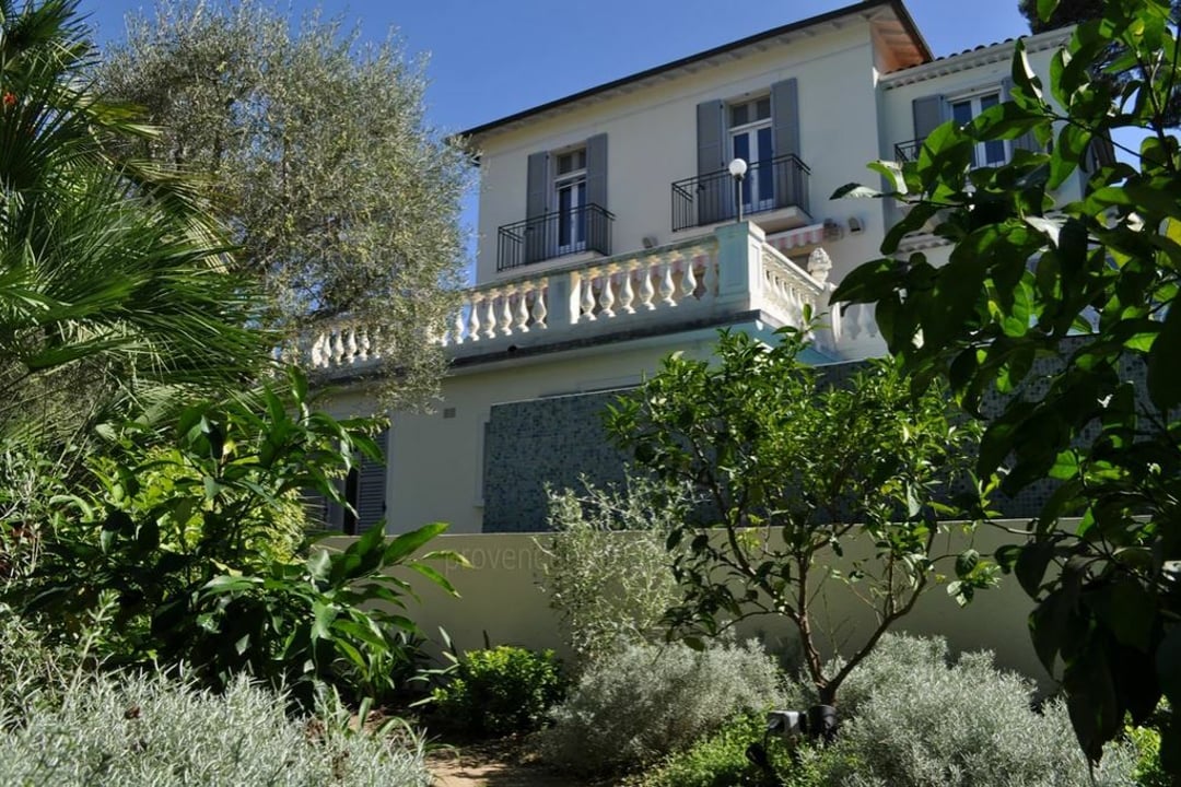 10 - Villa Cap d\'Antibes: Villa: Exterior