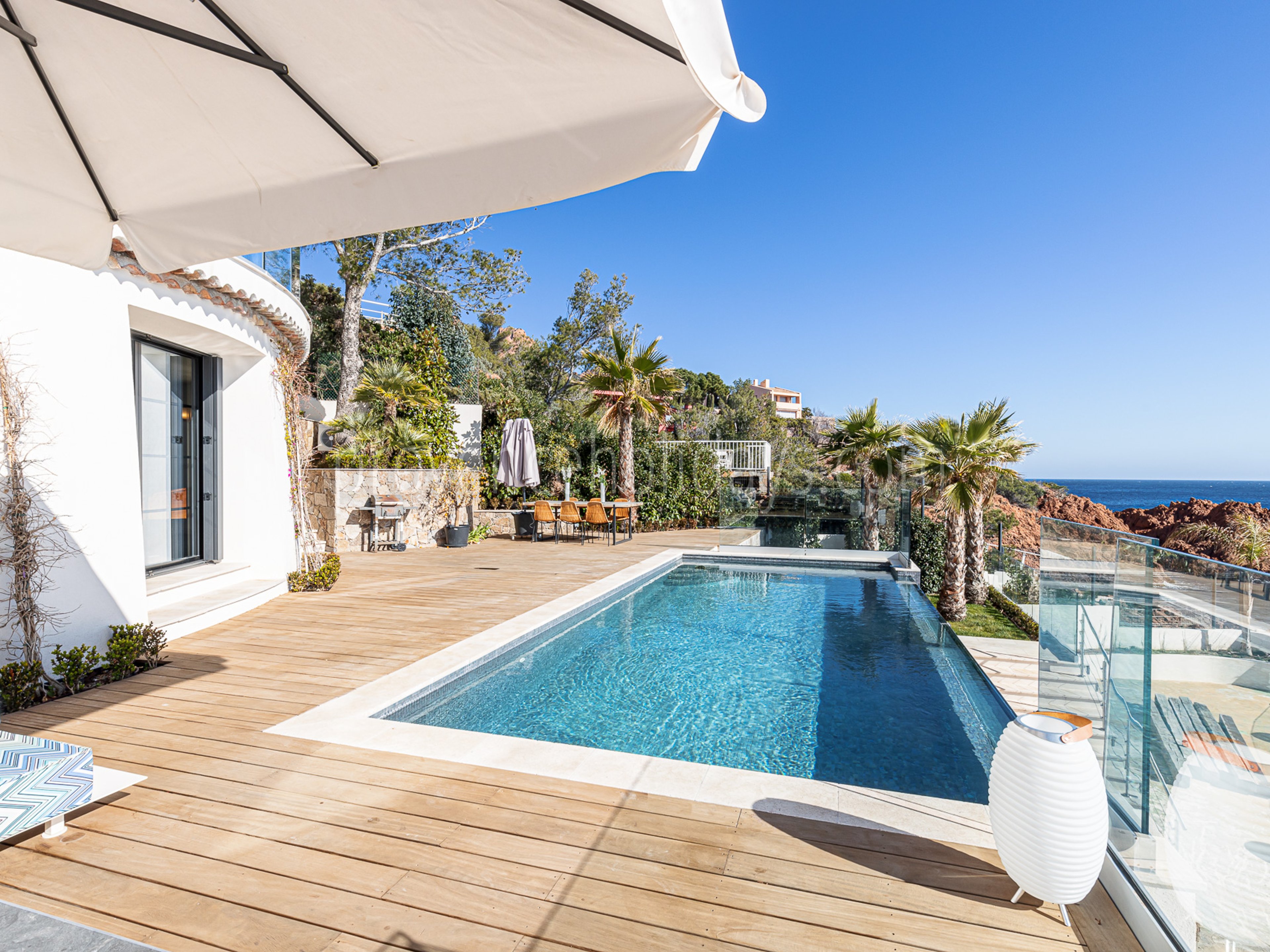 17 - Villa du Rocher: Villa: Pool