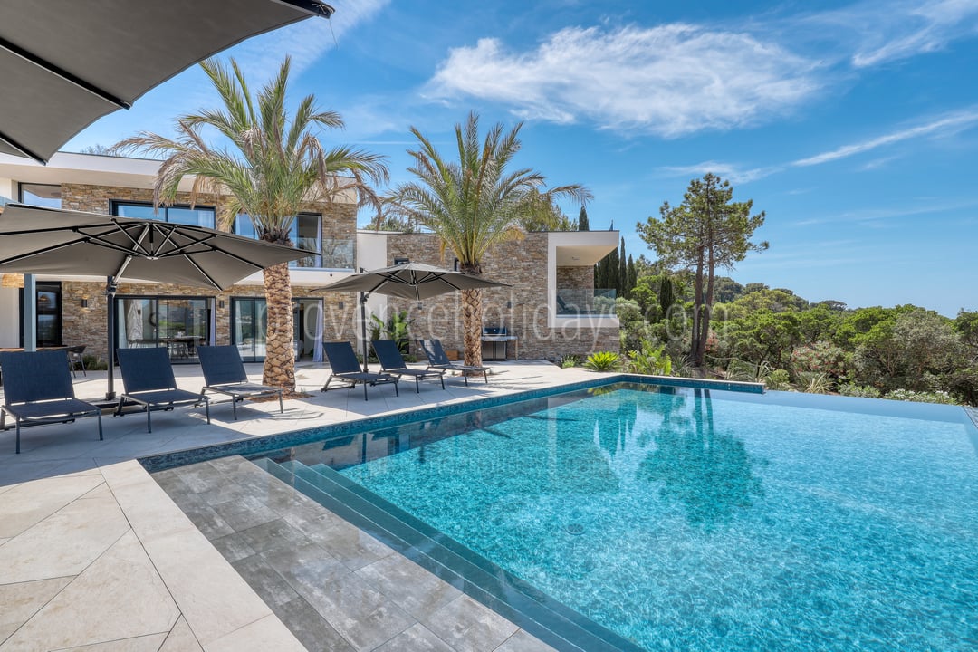 13 - Domaine de la Baie: Villa: Pool