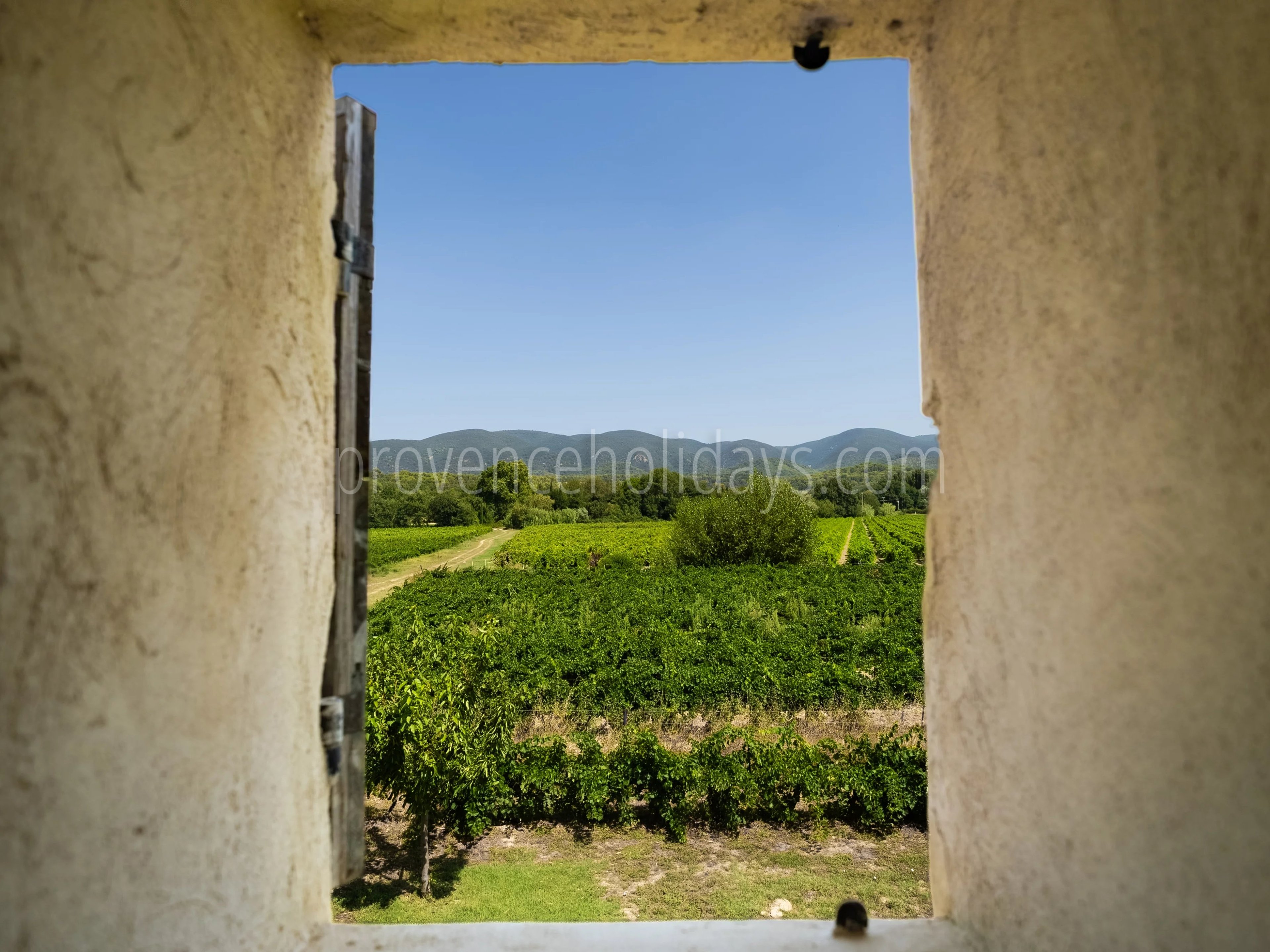 15 - FOR SALE – Charming property with a pool in Vaugines, near Lourmarin – panoramic view of the Luberon.: Villa: Exterior