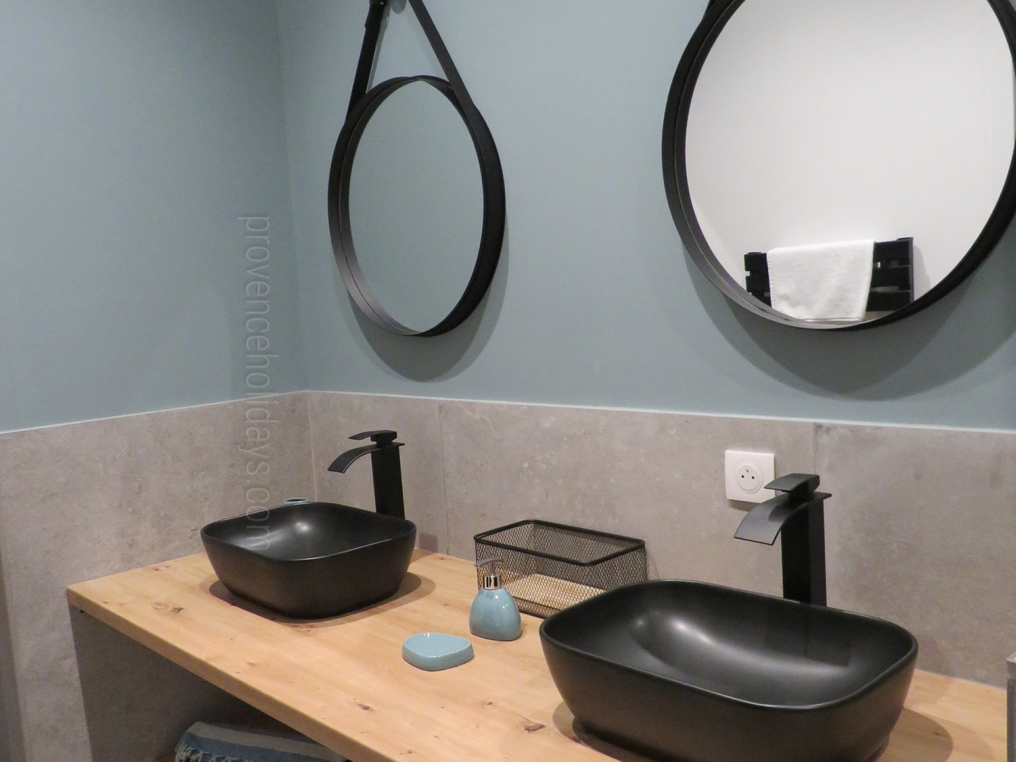 44 - Bastide Leontin: Villa: Bathroom