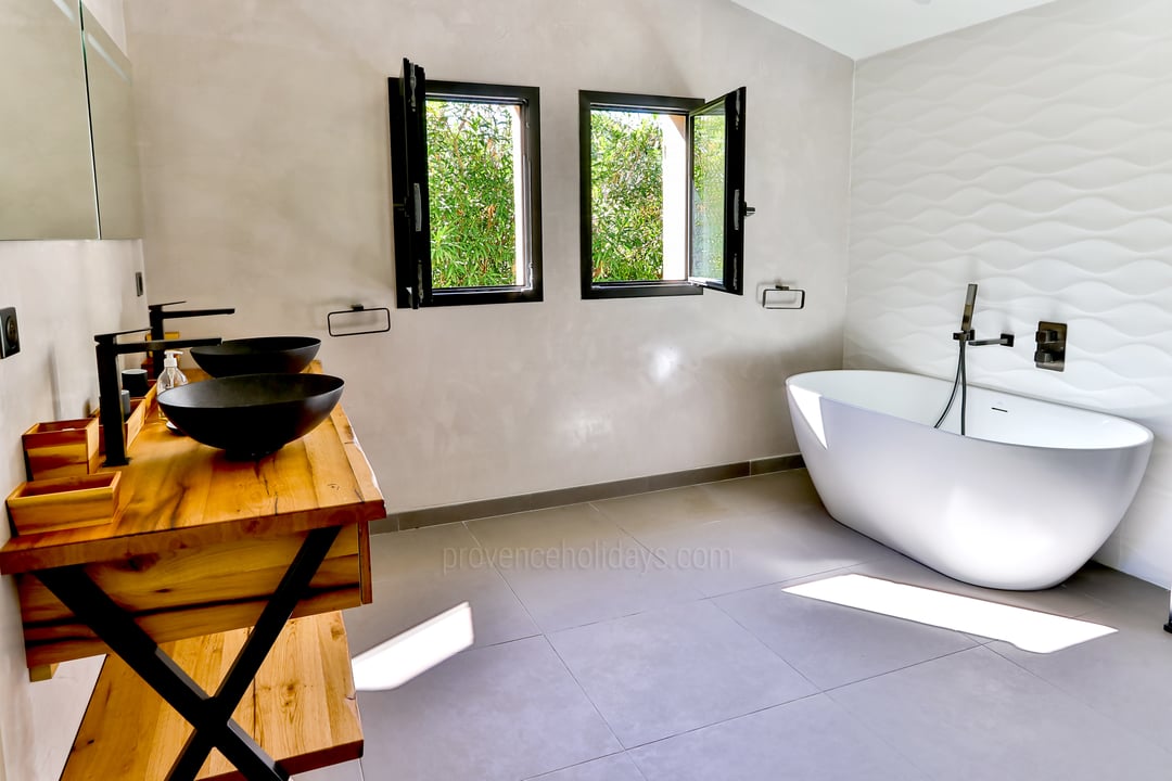 39 - Mas Marius: Villa: Bathroom
