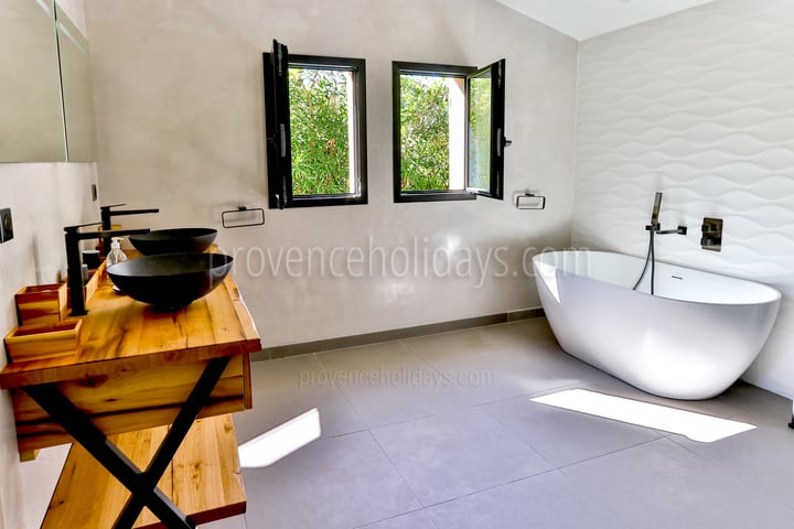 34 - Mas Joliette: Villa: Bathroom