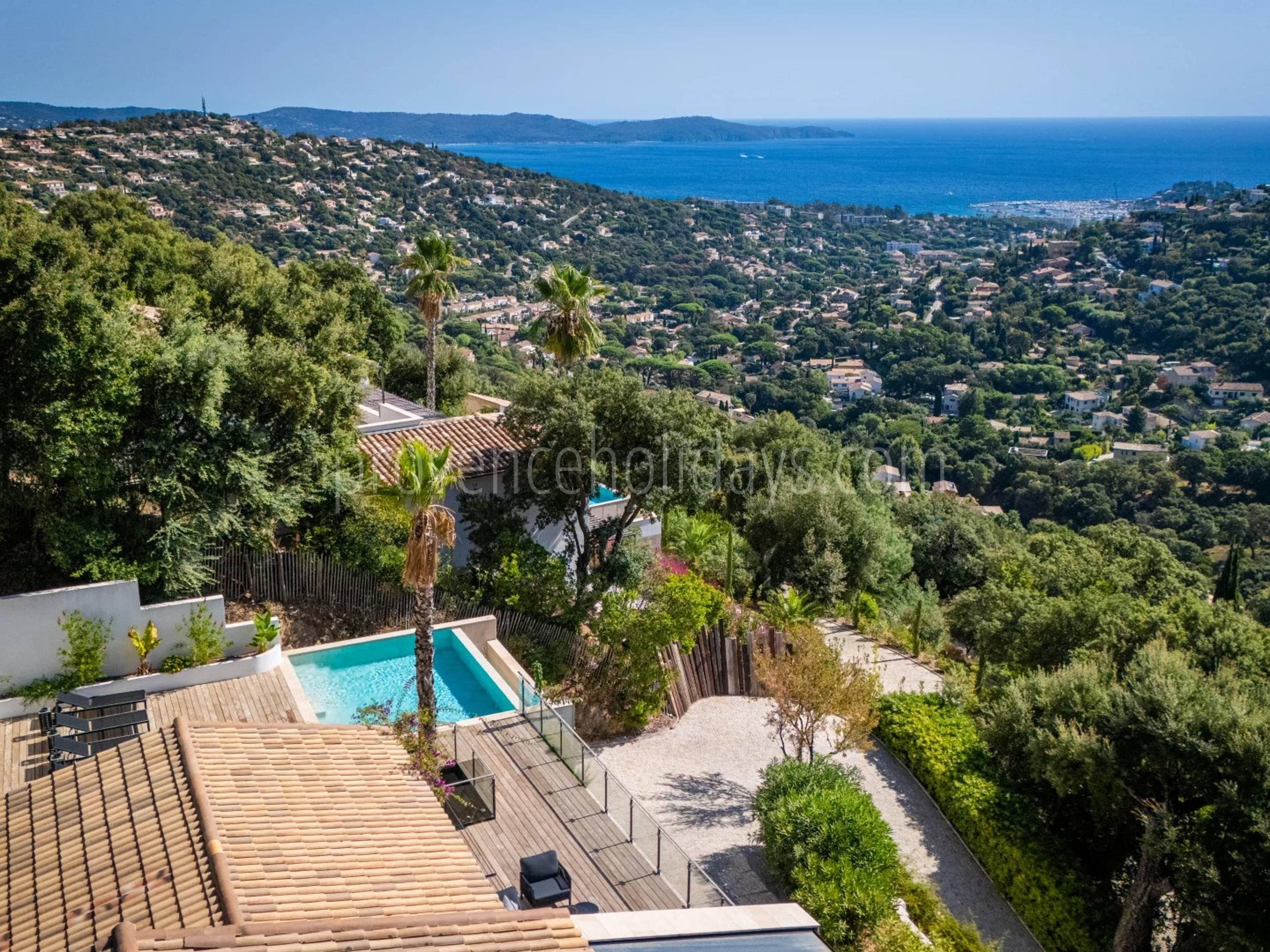 32 - Hedendaagse villa in Cavalaire-sur-Mer: Villa: Pool