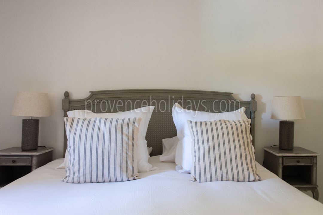60 - Mas Mouriès: Villa: Bedroom