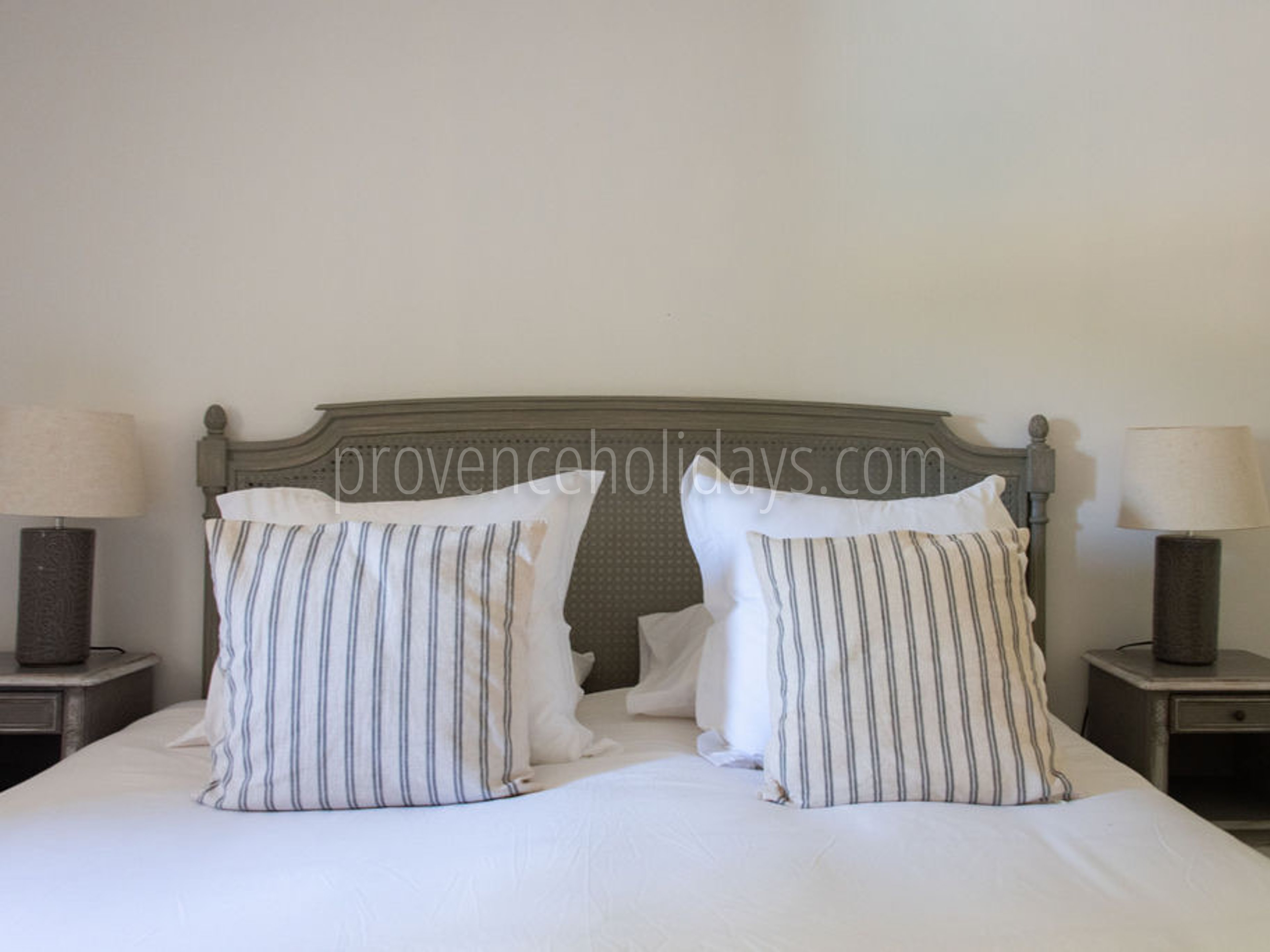 60 - Mas Mouriès: Villa: Bedroom