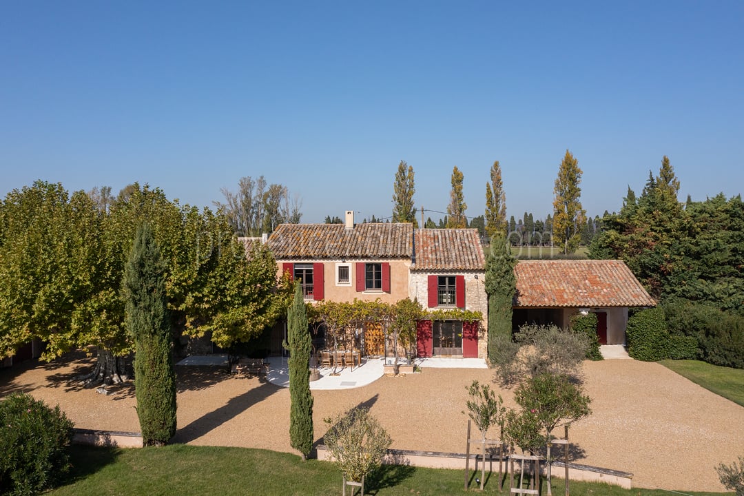 11 - Le Mas d\'Orgon: Villa: Exterior
