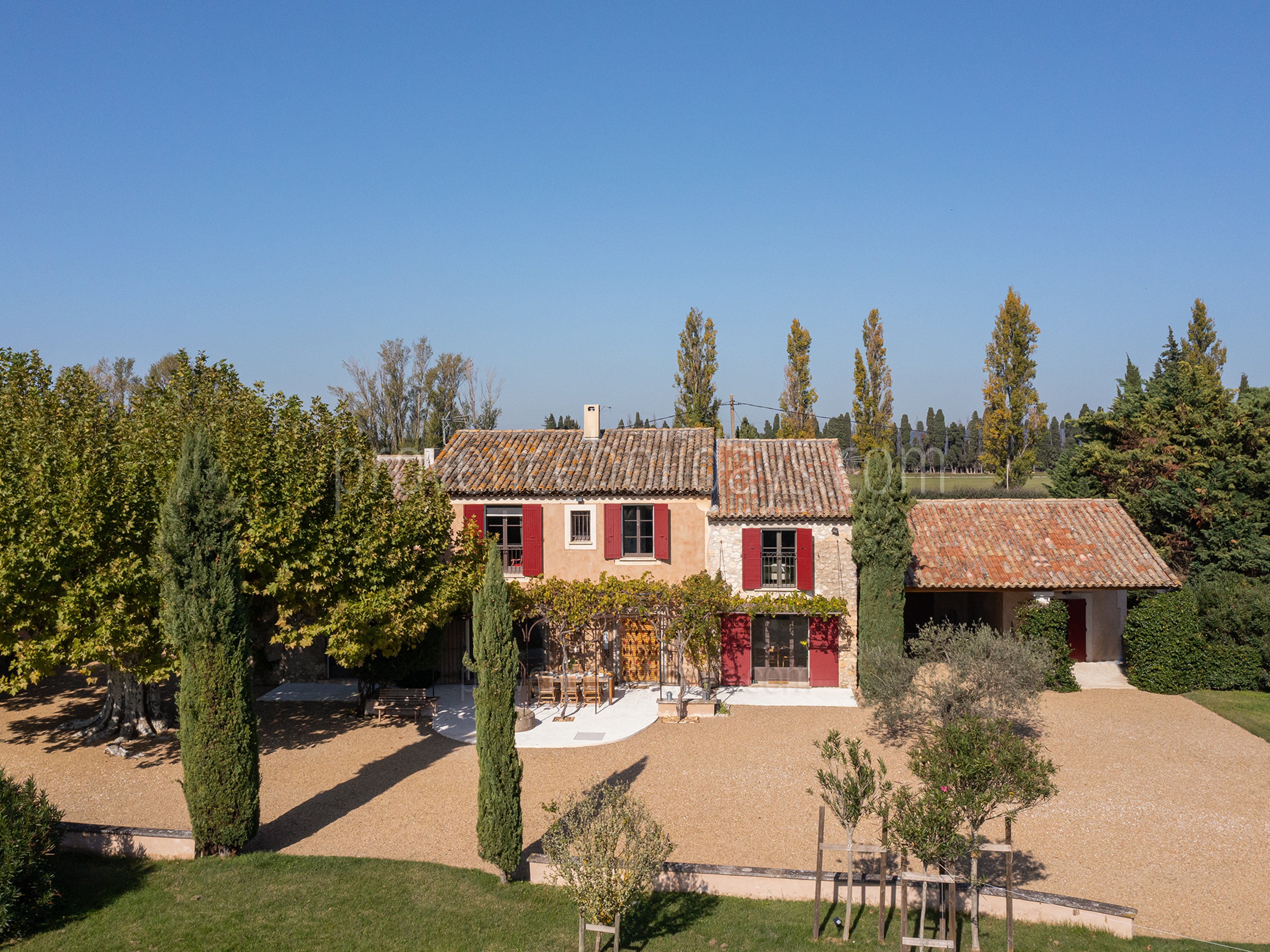 11 - Le Mas d\'Orgon: Villa: Exterior