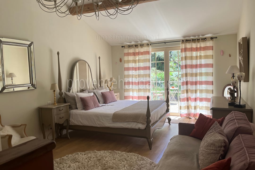 31 - Le Mas de la Cabro: Villa: Bedroom