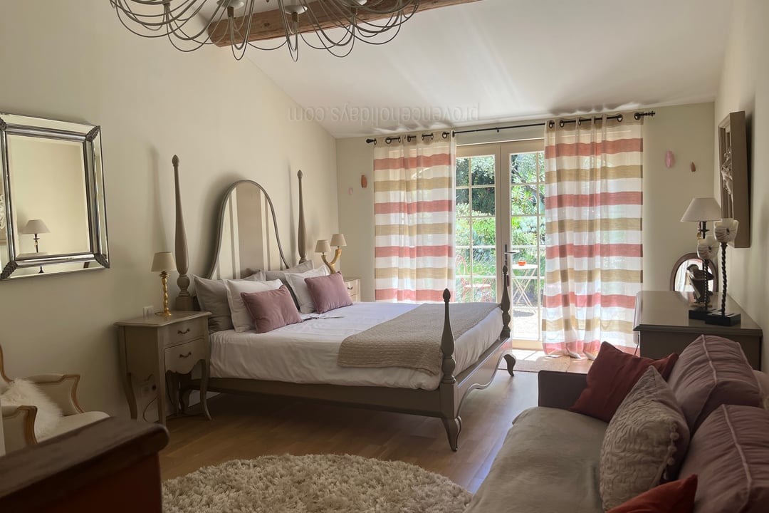 19 - Le Mas de la Cabro: Villa: Bedroom