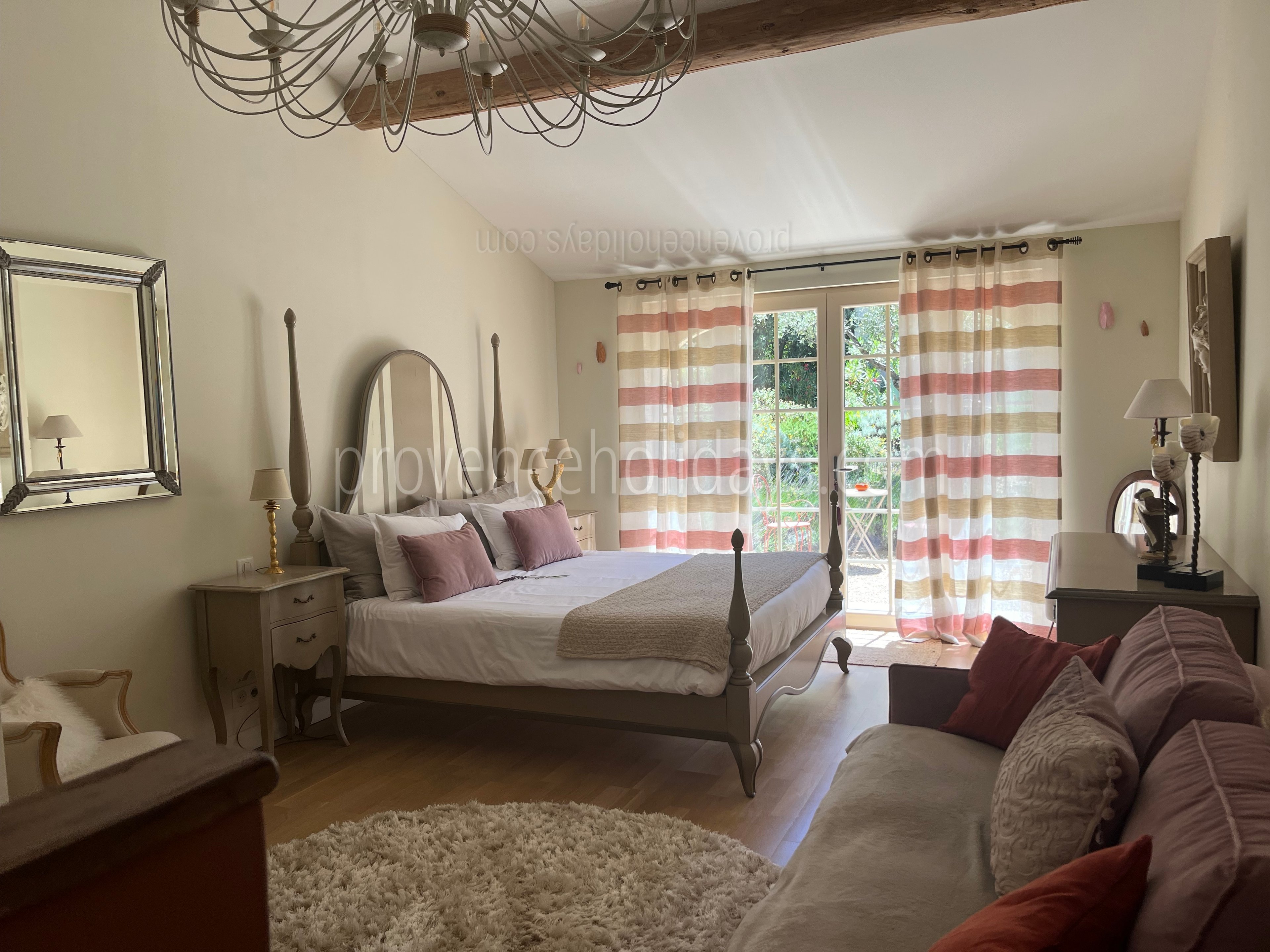 31 - Le Mas de la Cabro: Villa: Bedroom