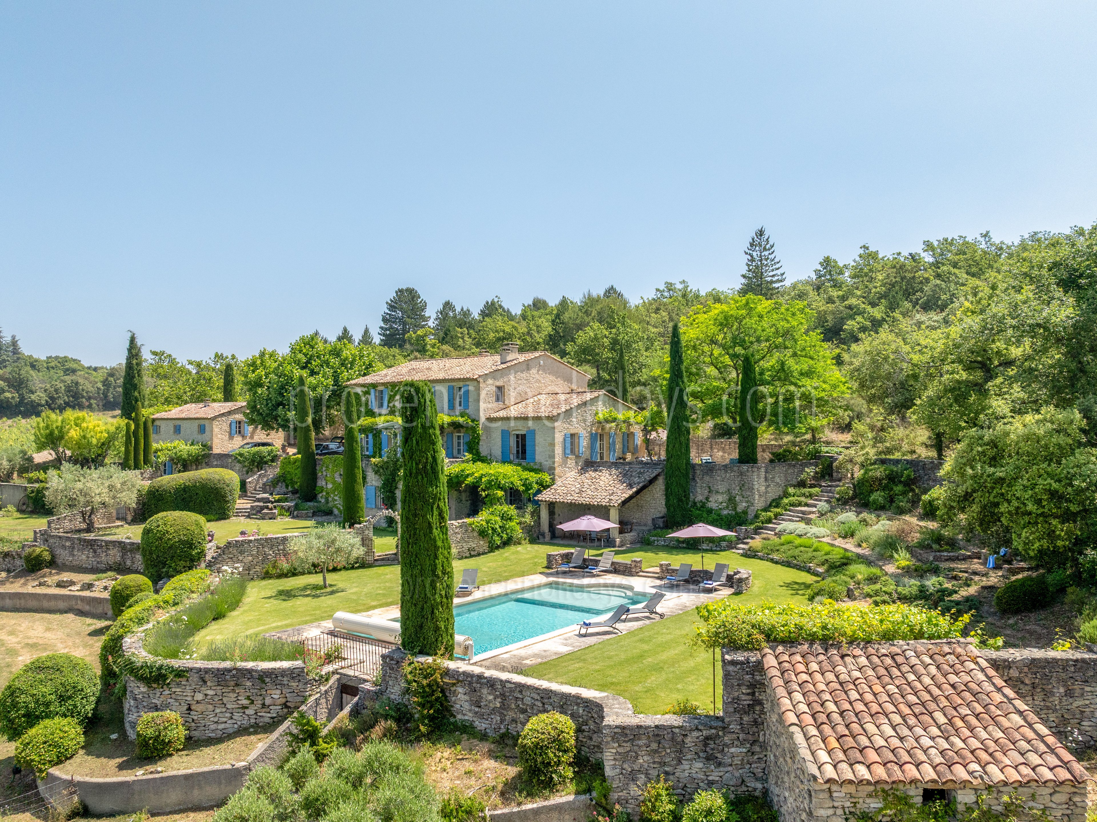 -1 - Le Mas de Bonnieux: Villa: Exterior