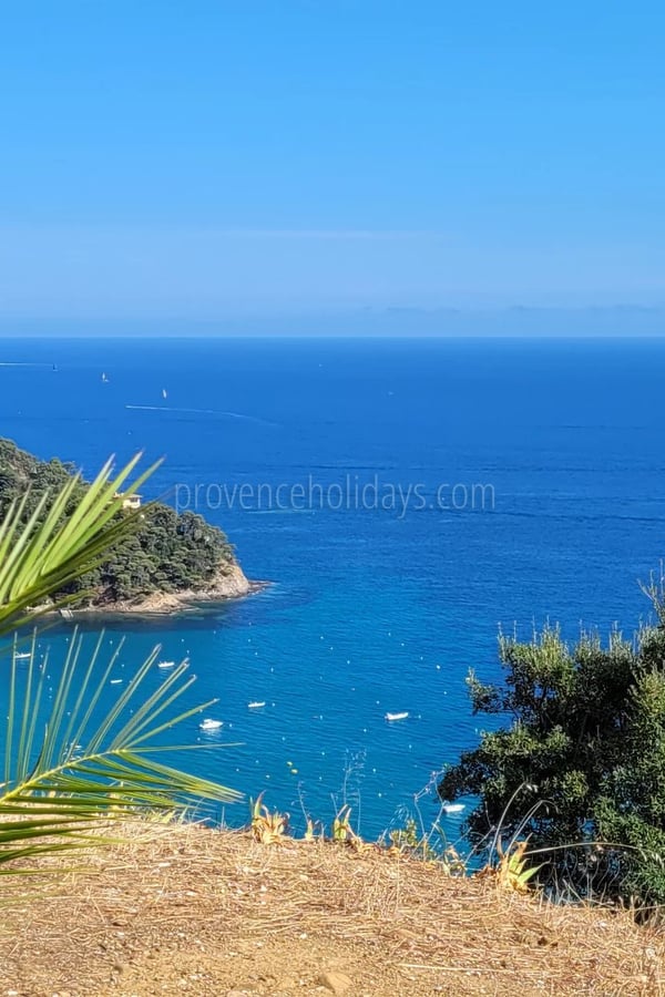 -1 - Villa zur Renovierung in Rayol-Canadel-sur-Mer: Villa: Pool