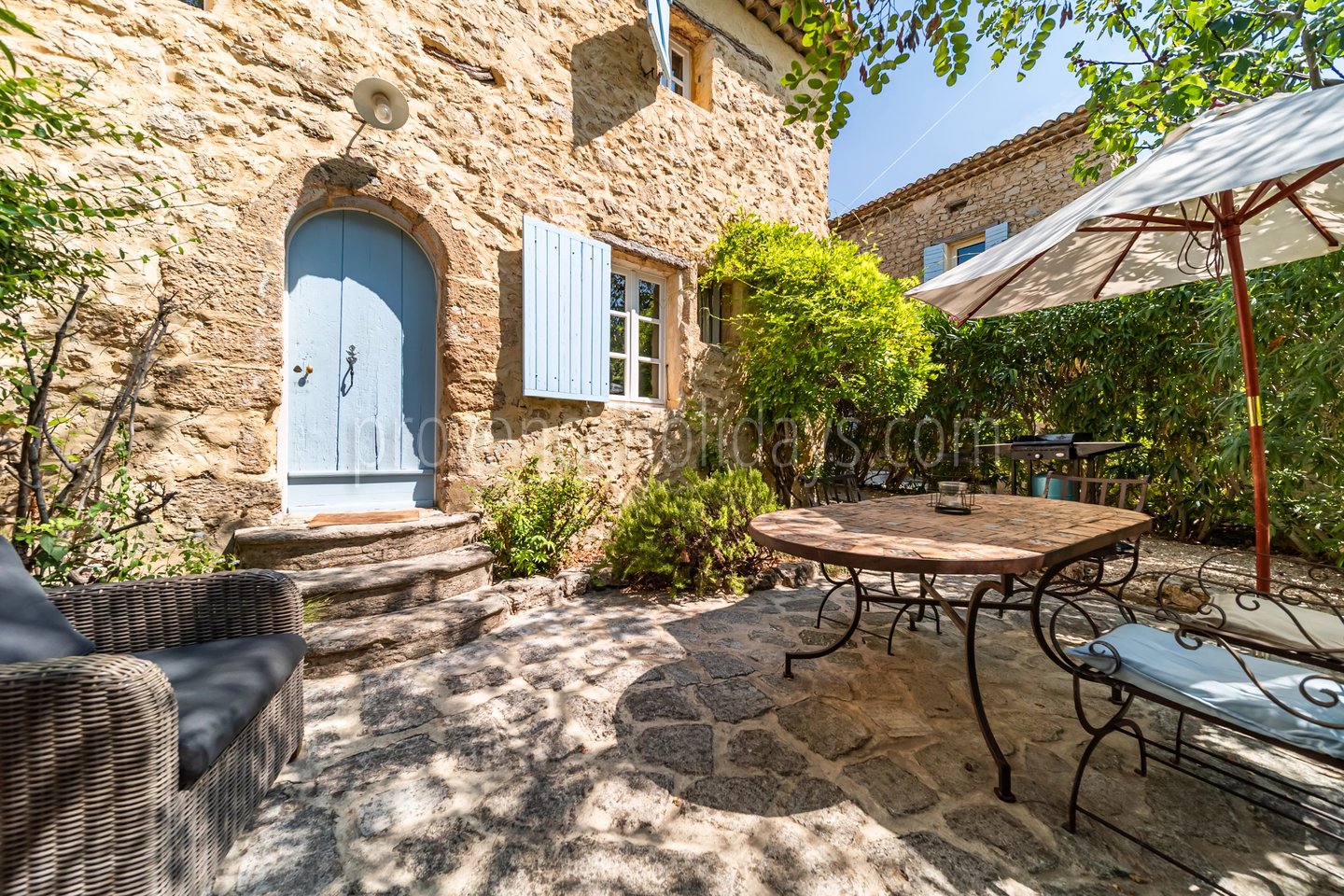 26 - Hameau en pierre à L\'Isle-sur-la-Sorgue: Villa: Exterior