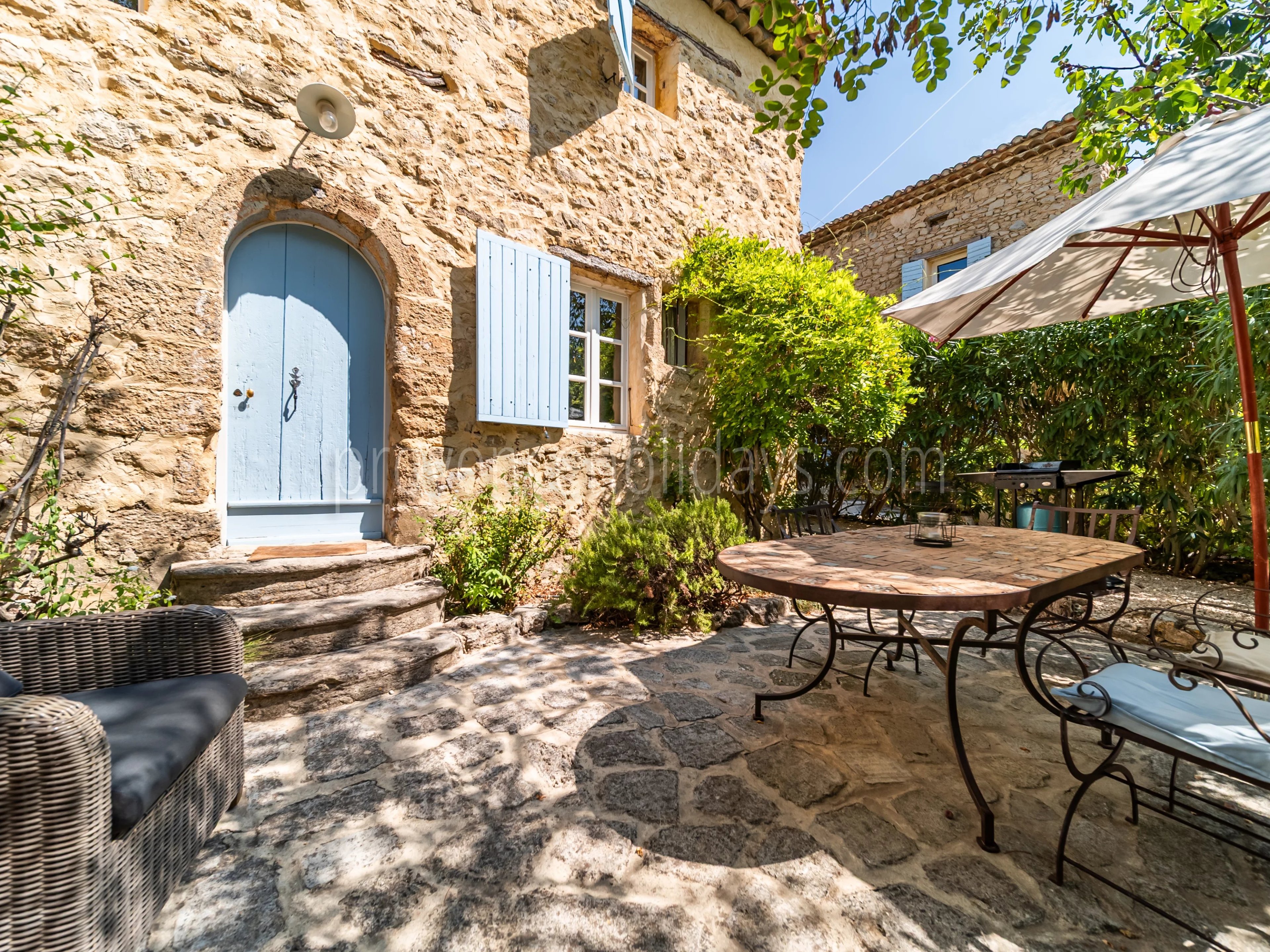 26 - Hameau en pierre à L\'Isle-sur-la-Sorgue: Villa: Exterior