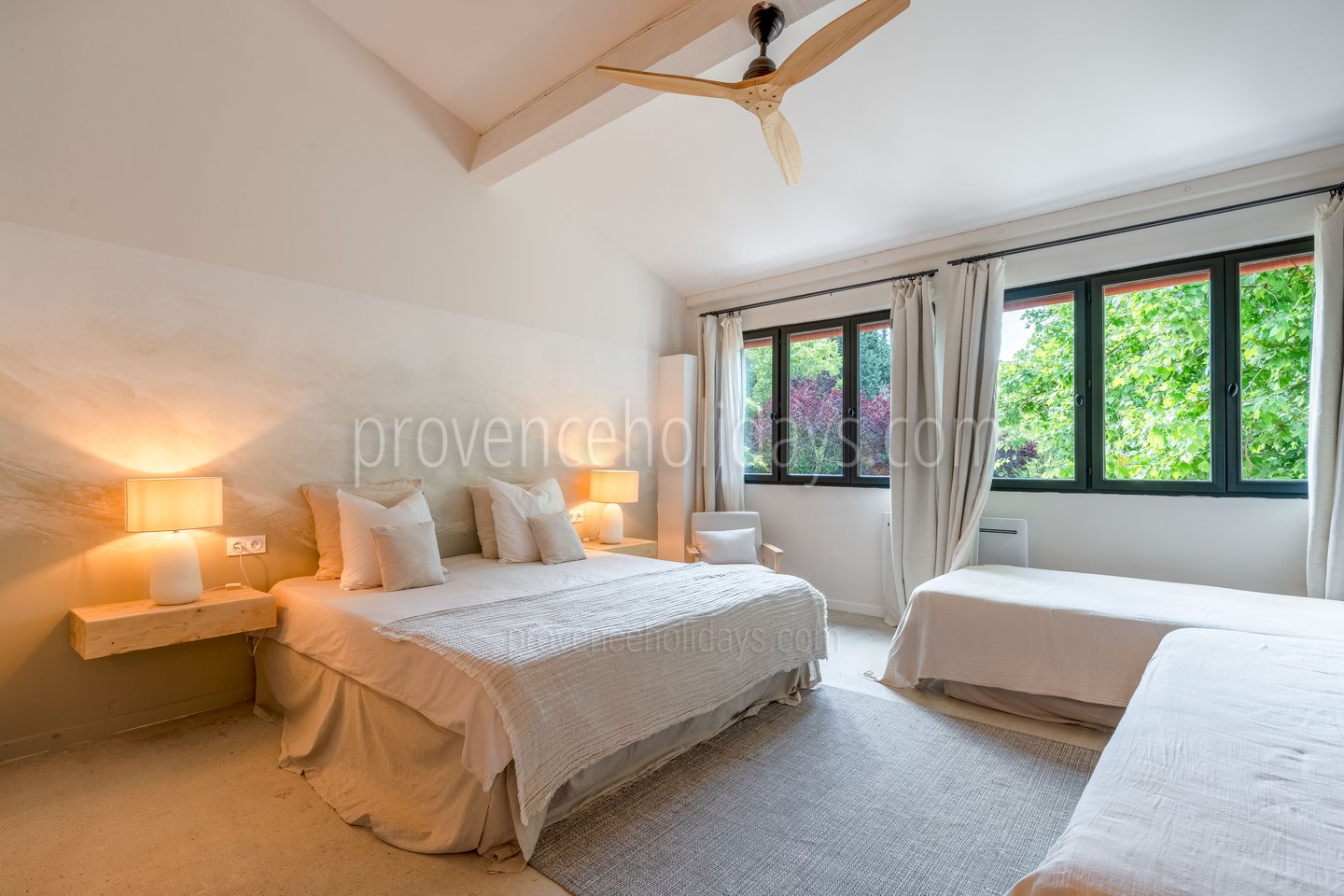 20 - La Terrasse Provençale: Villa: Bedroom