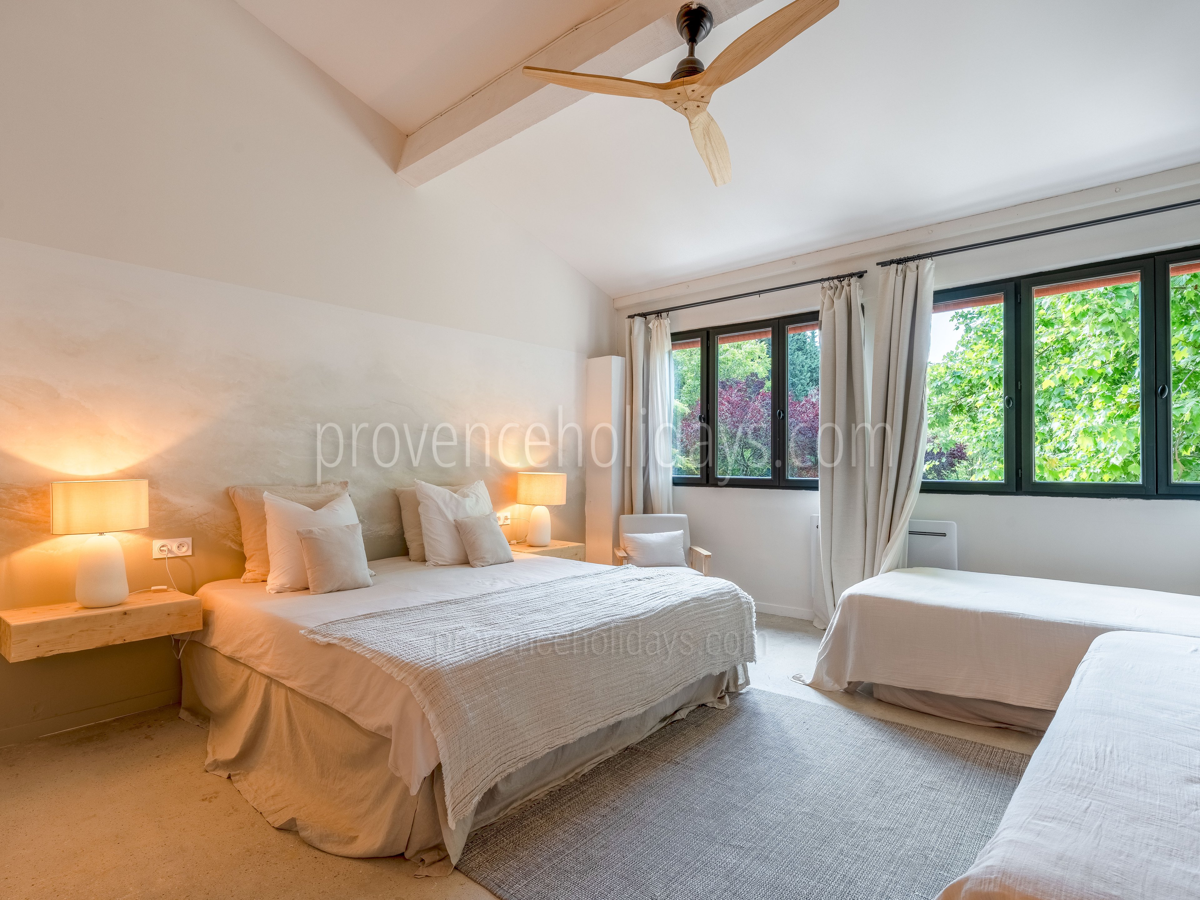 20 - La Terrasse Provençale: Villa: Bedroom