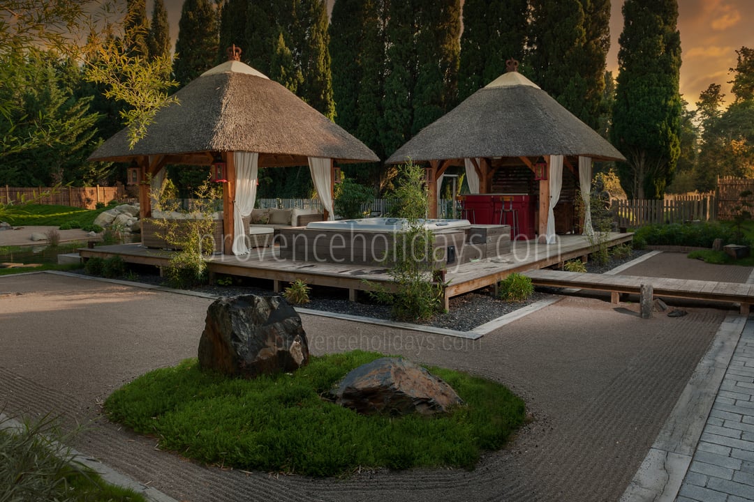 11 - Mas des Étoiles: Villa: Exterior