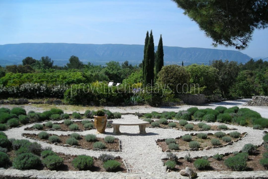 9 - Mas de Gordes: Villa: Exterior