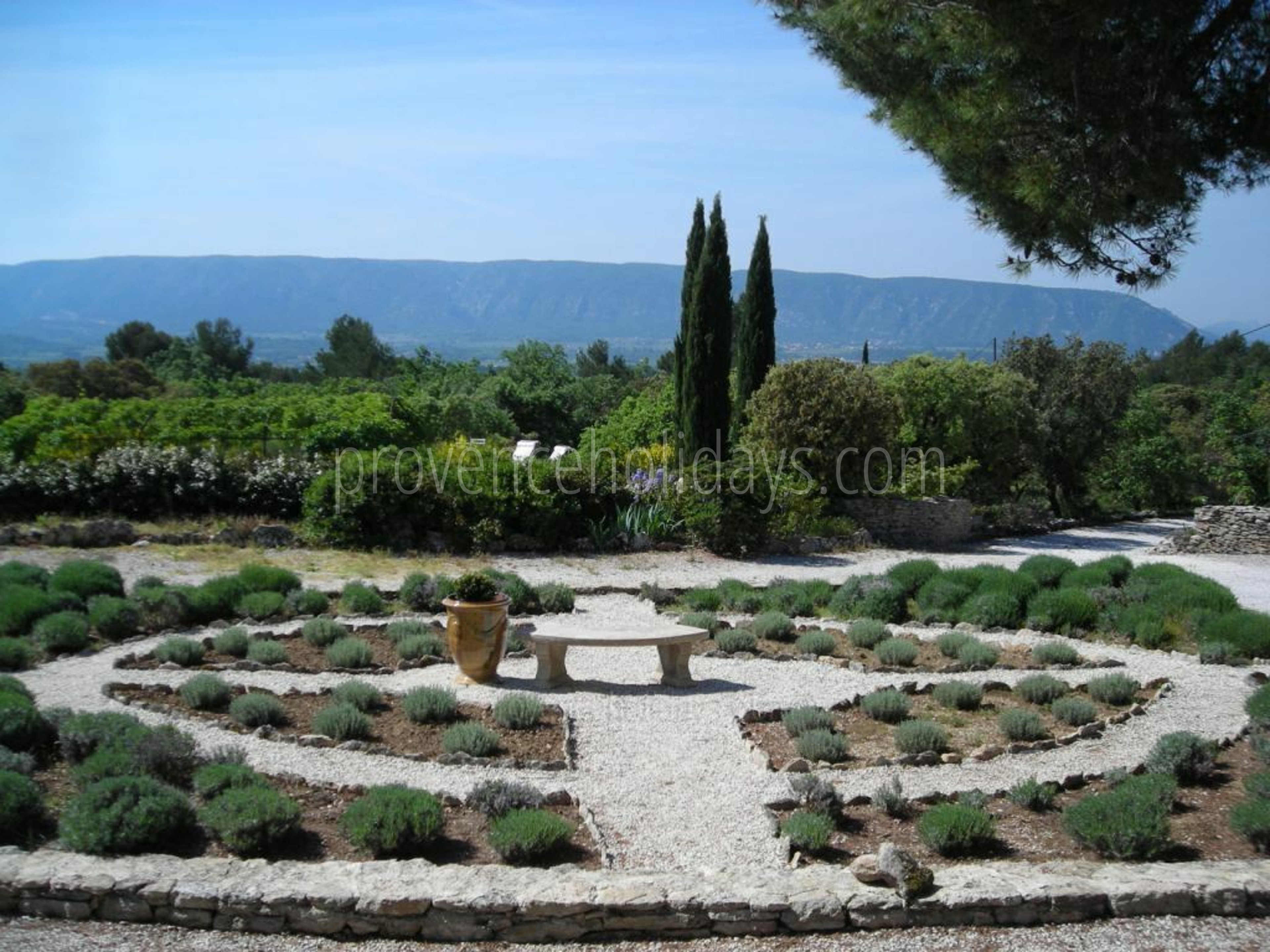 9 - Mas de Gordes: Villa: Exterior
