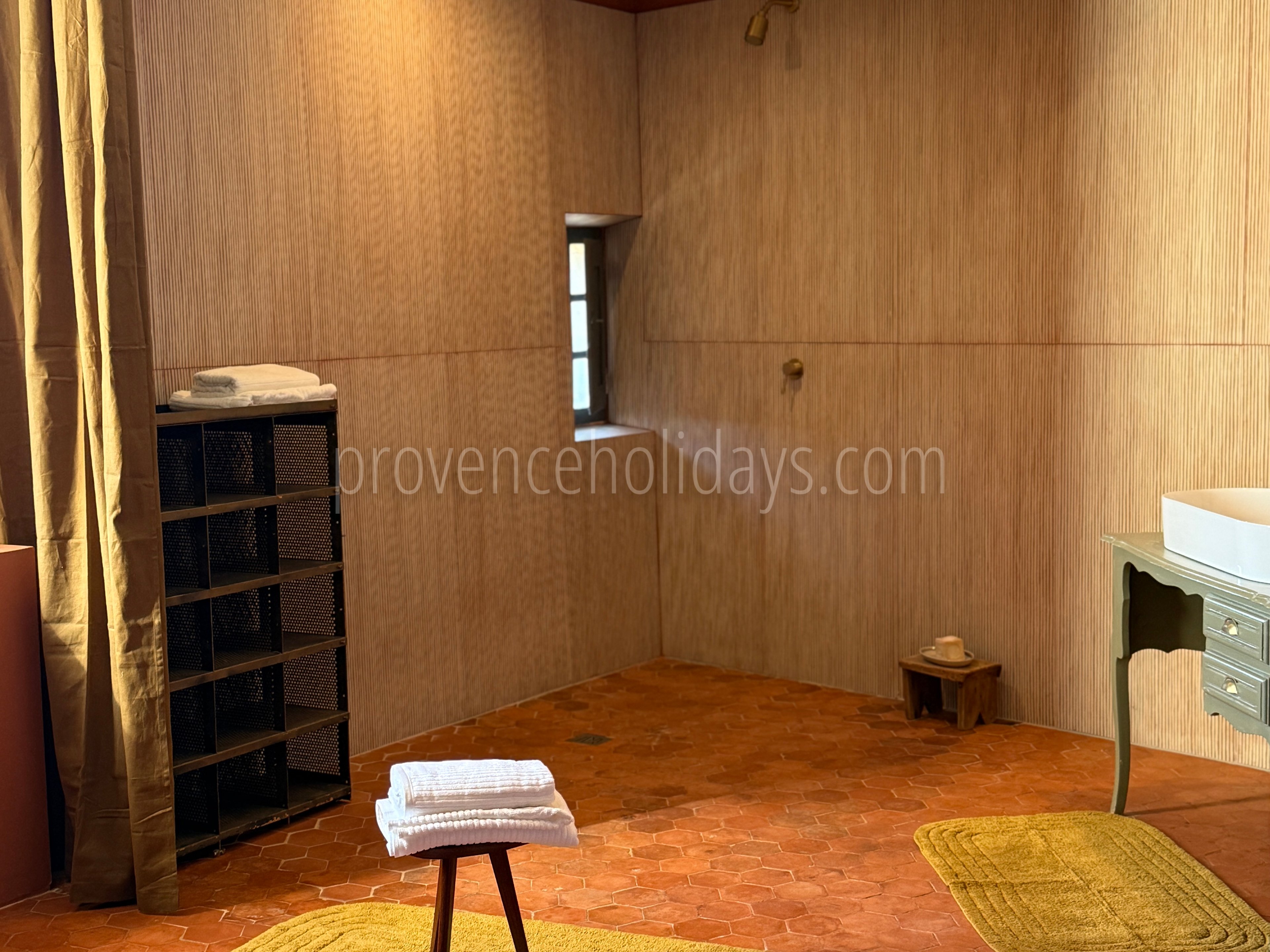 25 - Hotel Olivine: Villa: Bathroom