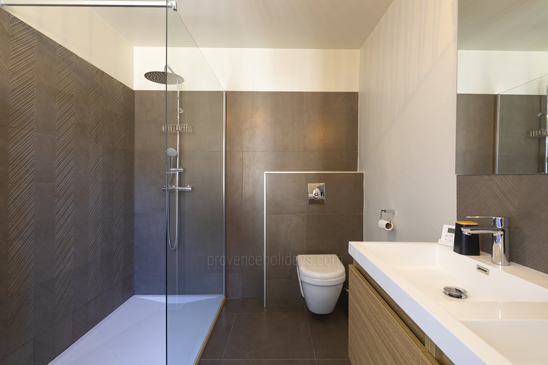 22 - Bastide Valentine: Villa: Bathroom