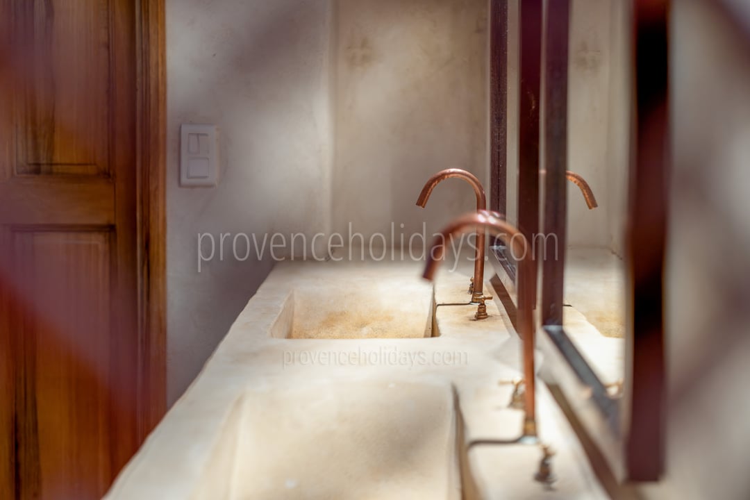 38 - Maison Paradou: Villa: Bathroom