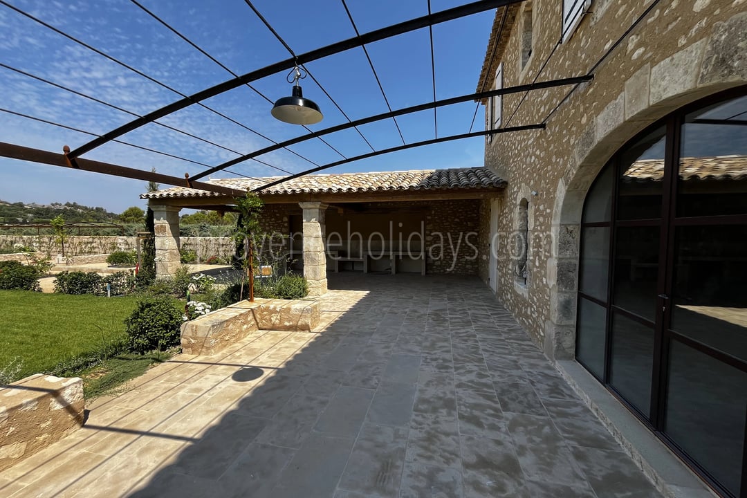 13 - Provençal mas in Eygalières: Villa: Exterior