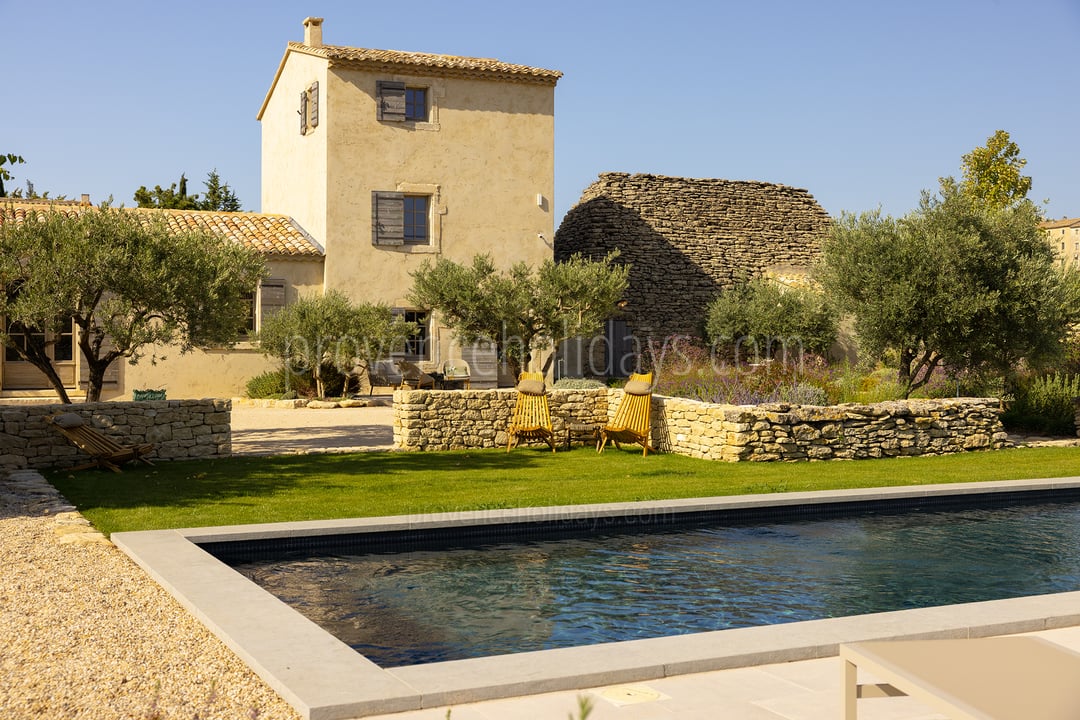 36 - Mas du Rocher: Villa: Exterior