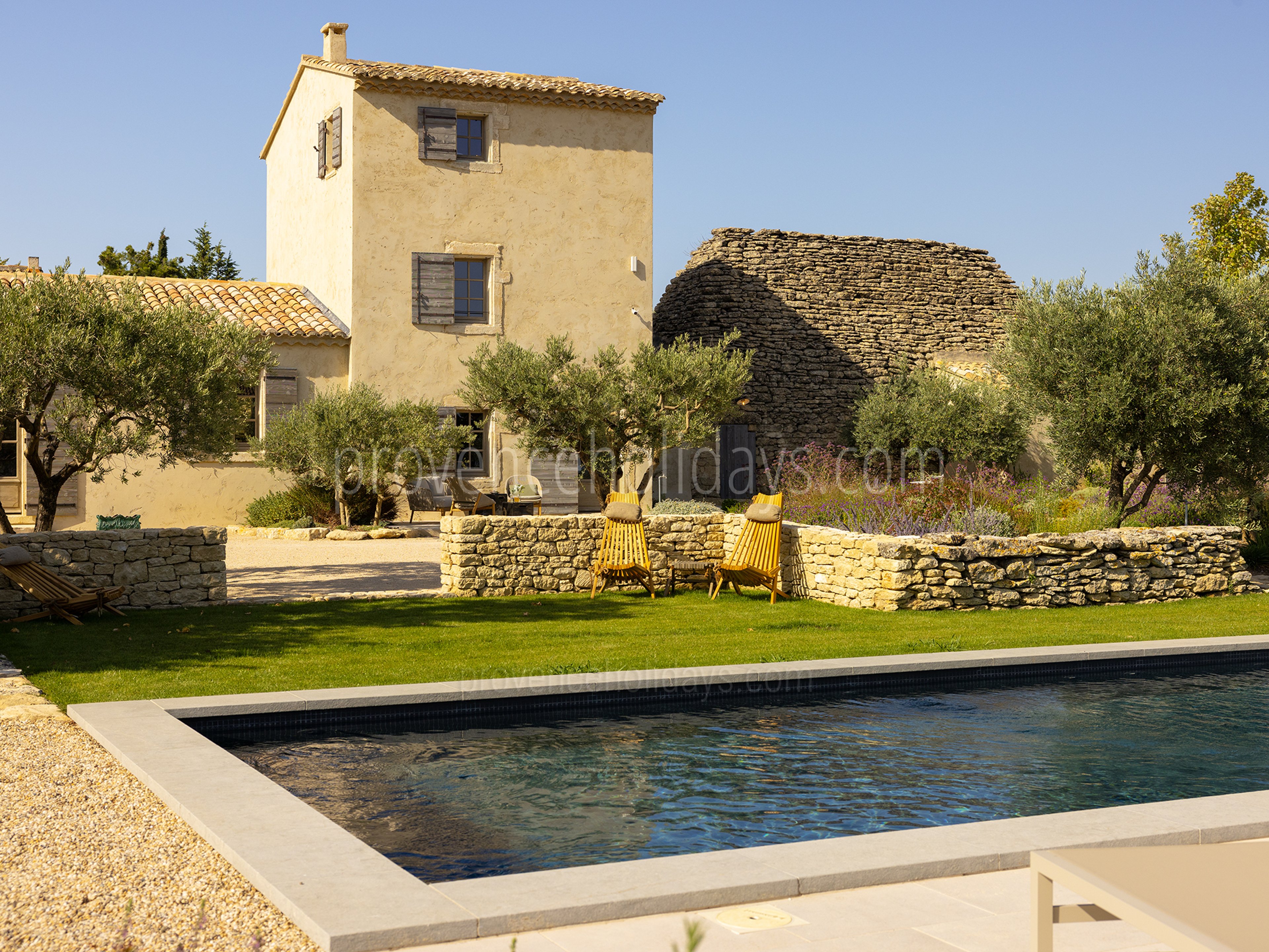 36 - Mas du Rocher: Villa: Exterior
