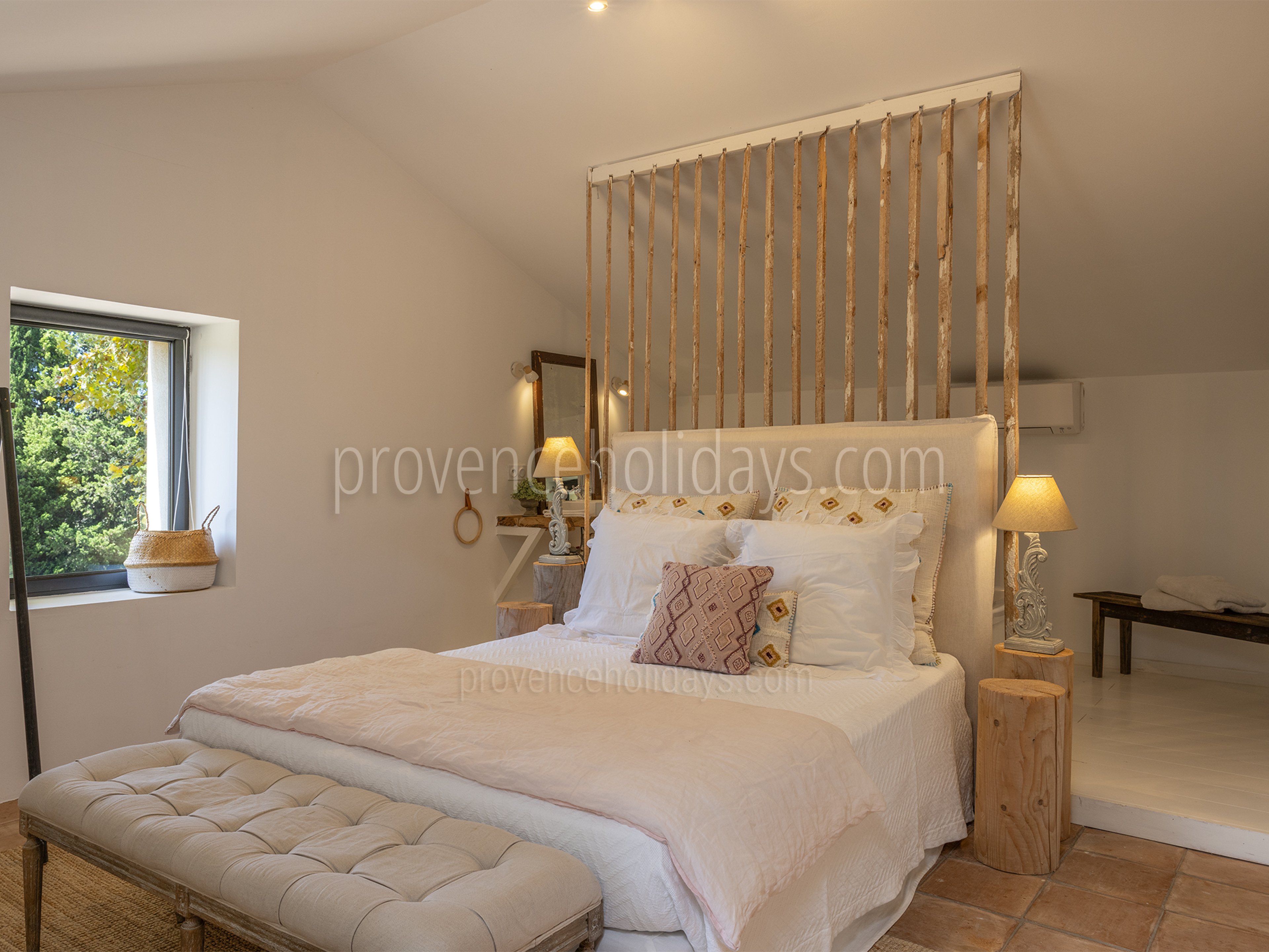 9 - Le Mas d\'Entraigues: Villa: Bedroom