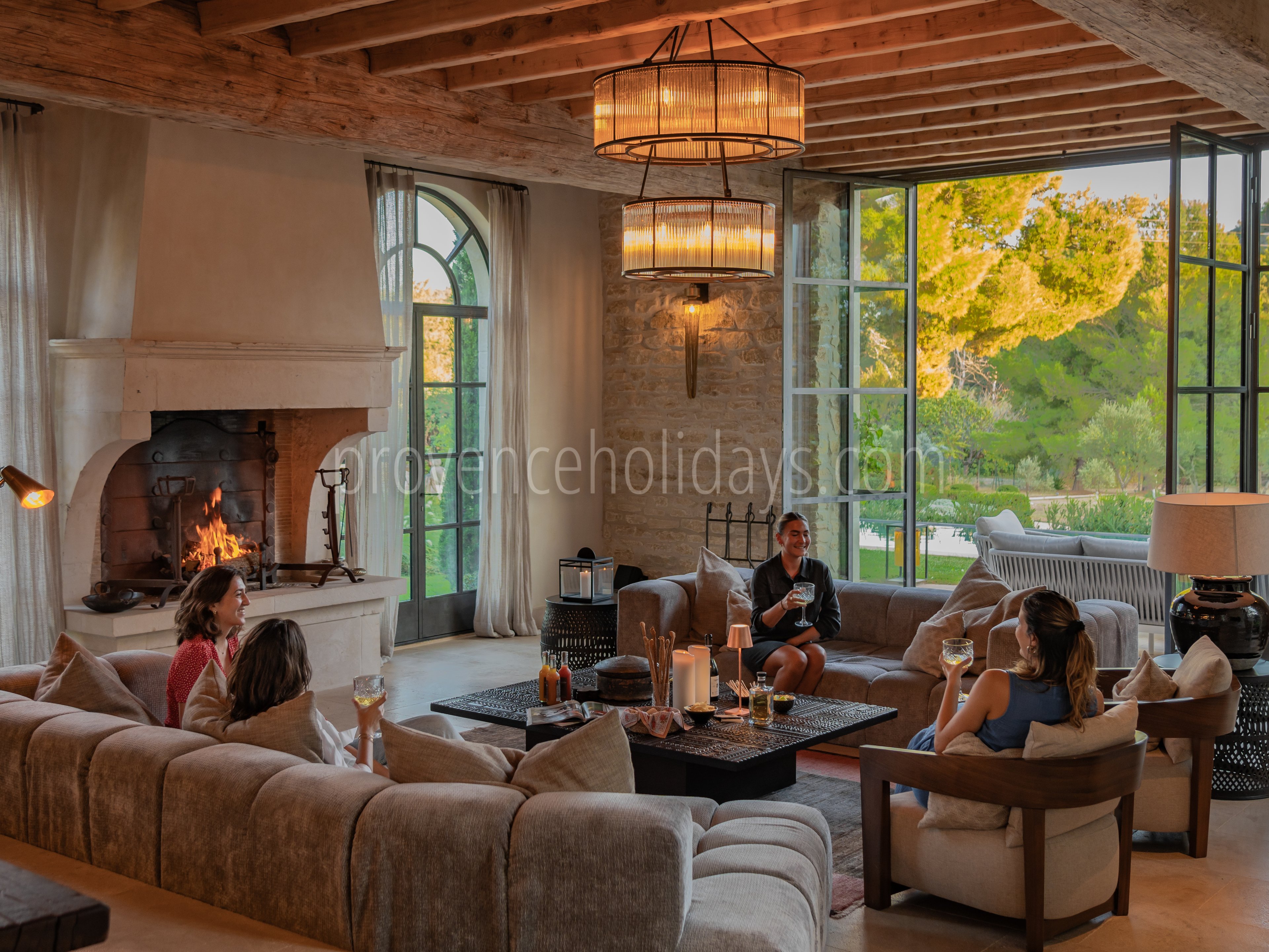 13 - La Bastide de Maussane: Villa: Interior