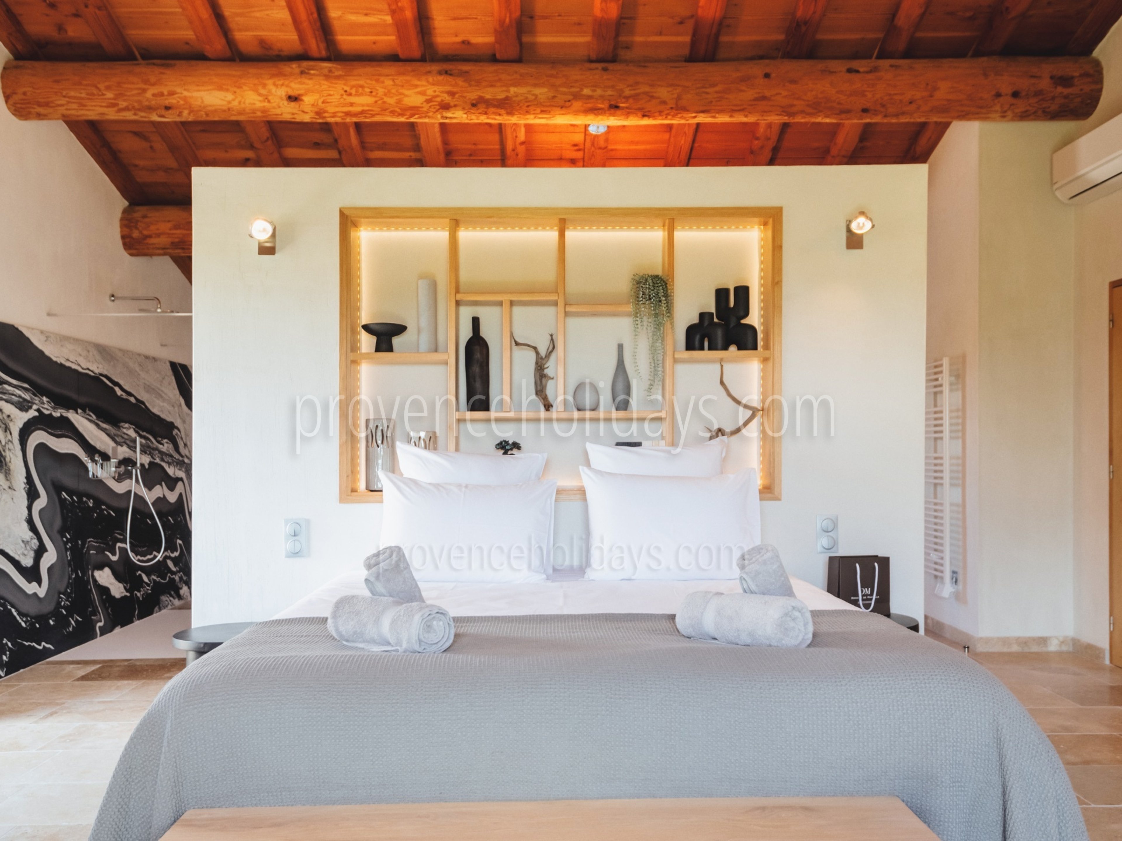 50 - Mas de Pierre: Villa: Bedroom