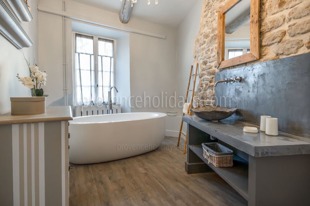 32 - Le Mas de Cabrières: Villa: Bathroom