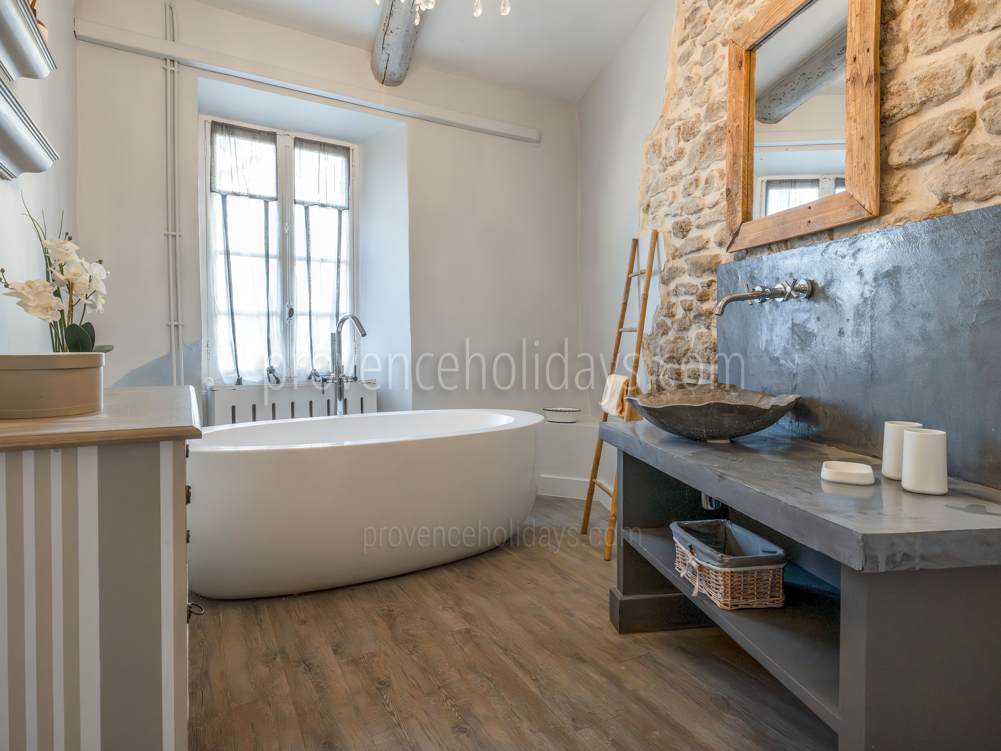 32 - Le Mas de Cabrières: Villa: Bathroom