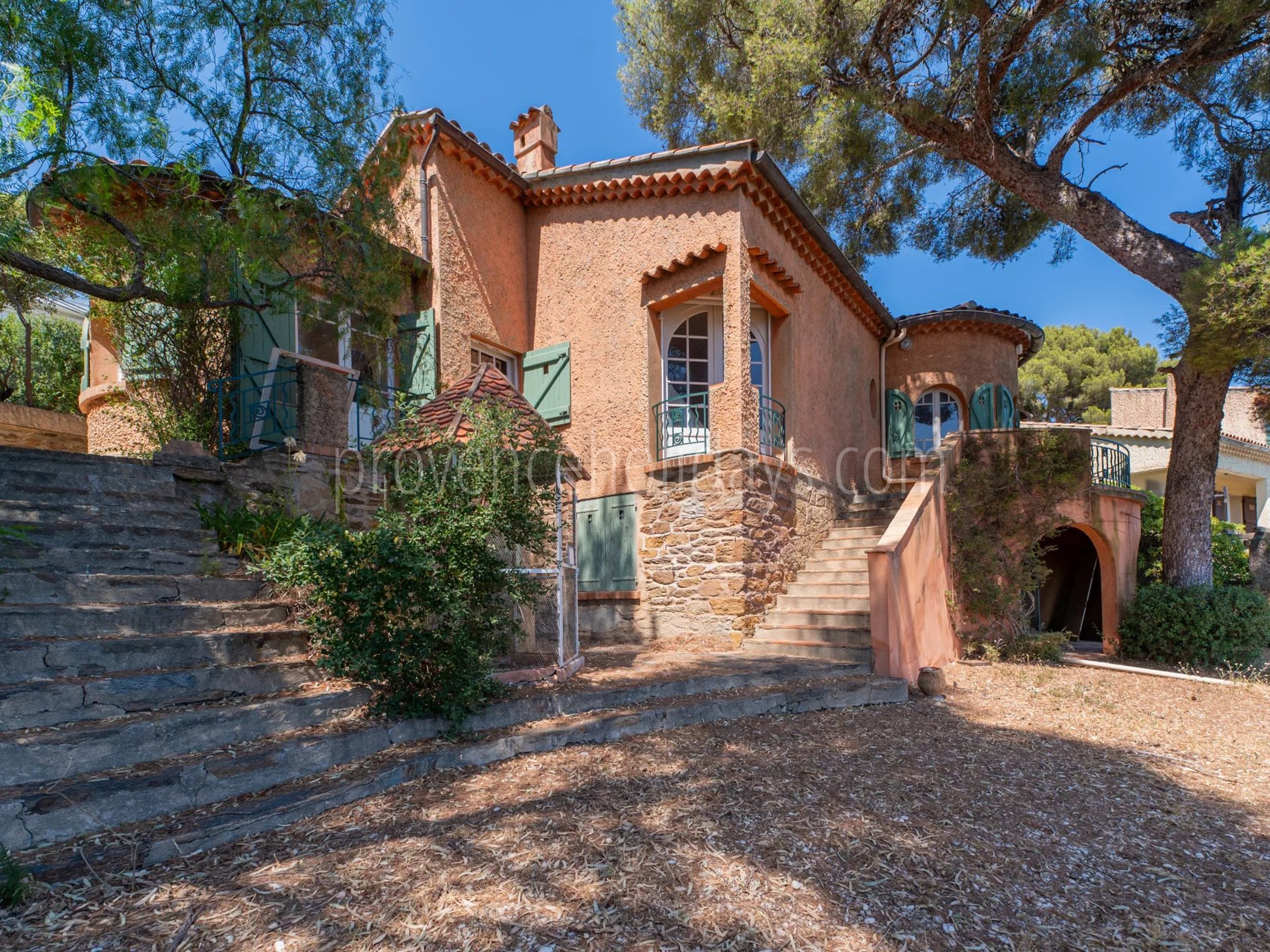 10 - Villa to renovate in Lavandou: Villa: Exterior