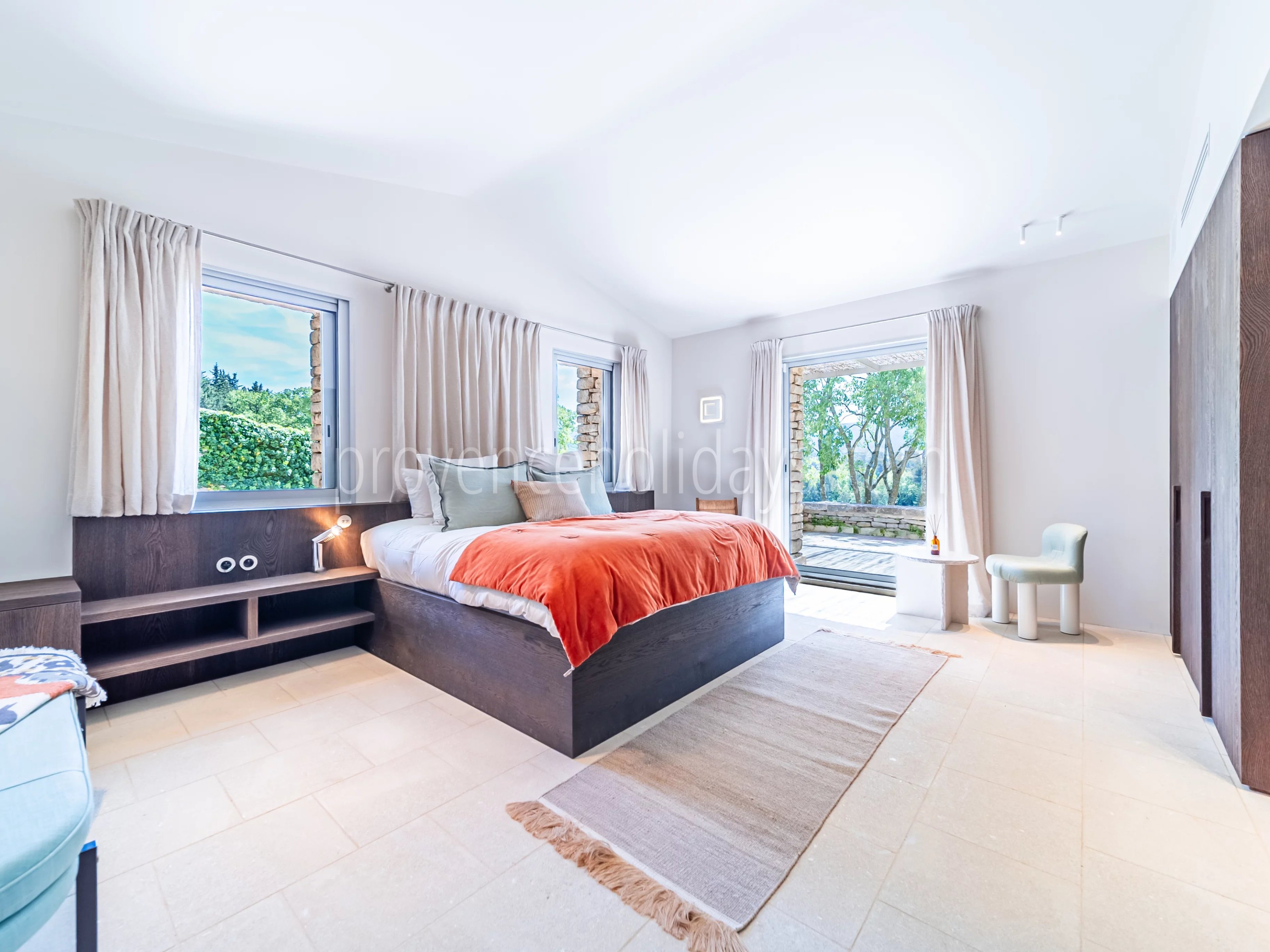 14 - Stone Property in Ménerbes: Villa: Bedroom