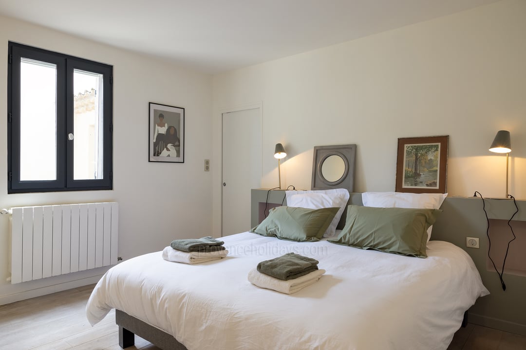 9 - Maison Sainte-Marthe: Villa: Bedroom