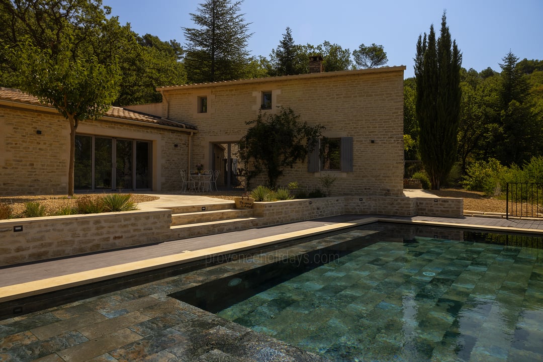 Tranquil Hilltop Escape: Spacious Villa in Murs with Beautiful Outdoor Living and Scenic Trails