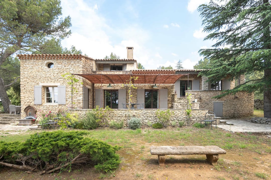 Location de vacances de luxe avec piscine chauffée près de Gordes