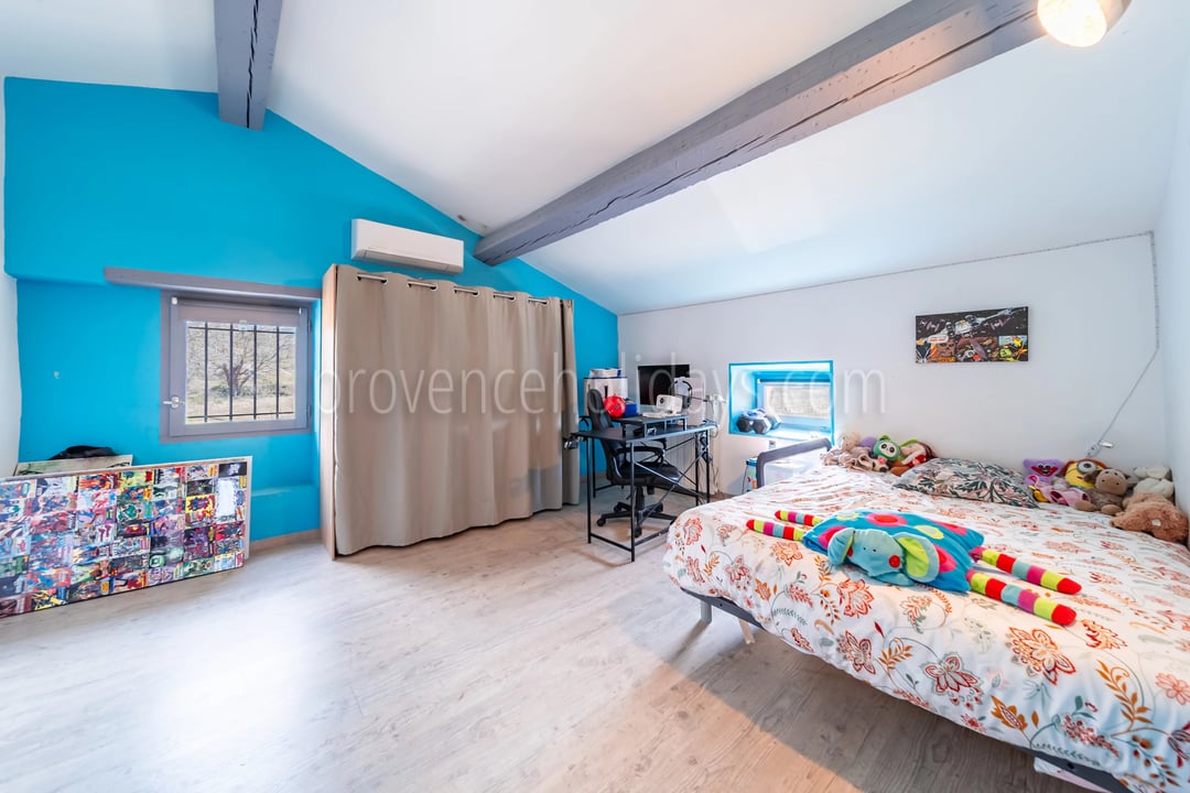 24 - Mas with pool in Bonnieux: Villa: Bedroom