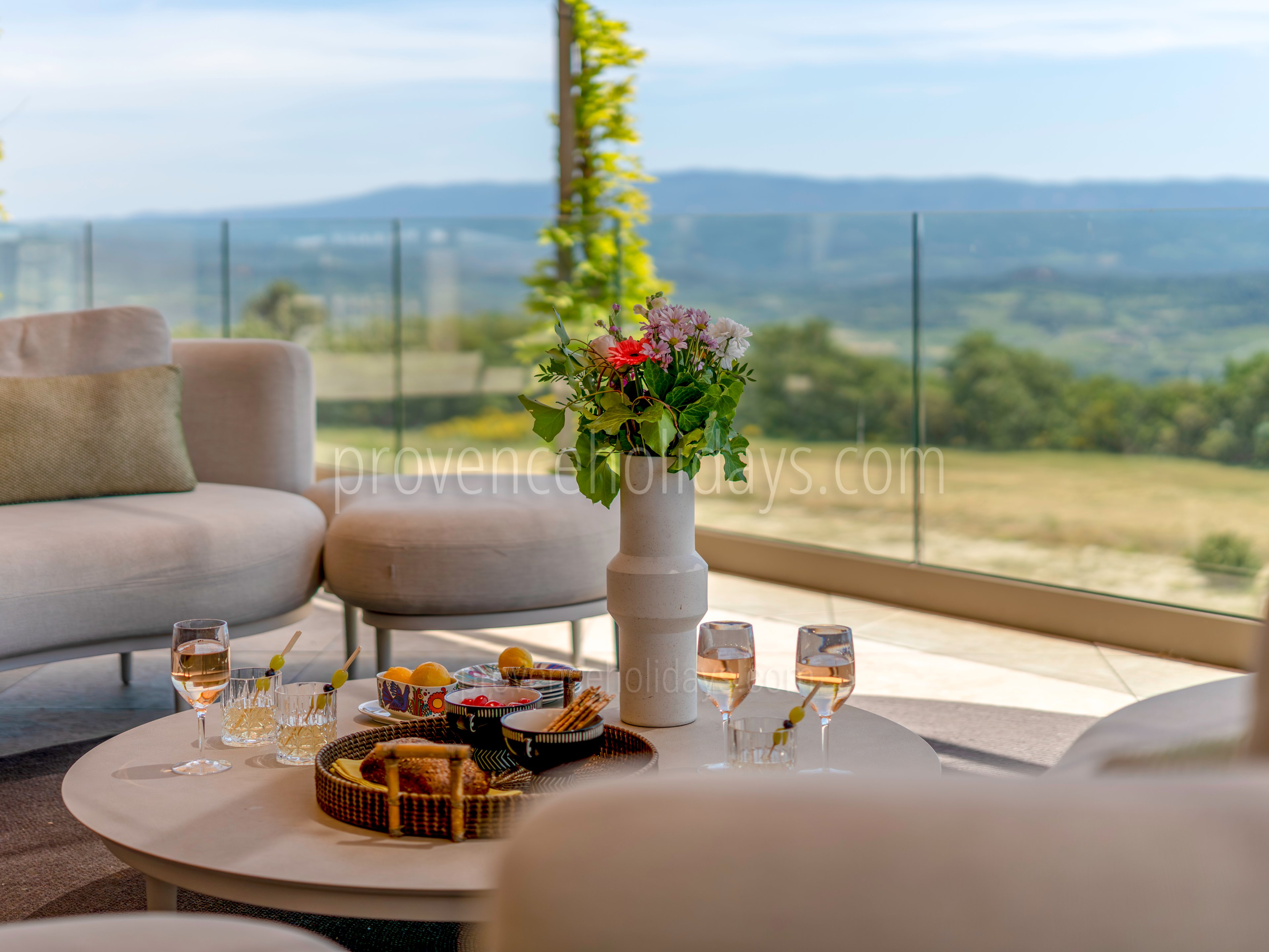 22 - Eden-en-Provence: Villa: Exterior