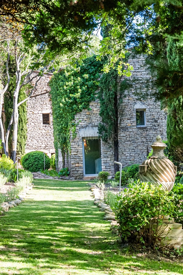 1 - Stone Property in Ménerbes: Villa: Exterior