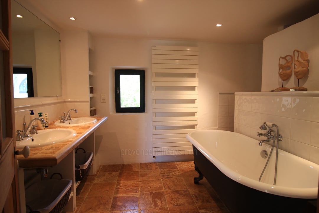 25 - Le Mas de la Combe: Villa: Bathroom