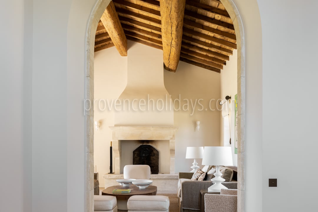 28 - Mas Chabaud: Villa: Interior