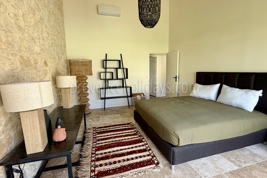 14 - Contemporary house in L\'Isle-sur-la-Sorgue: Villa: Bedroom