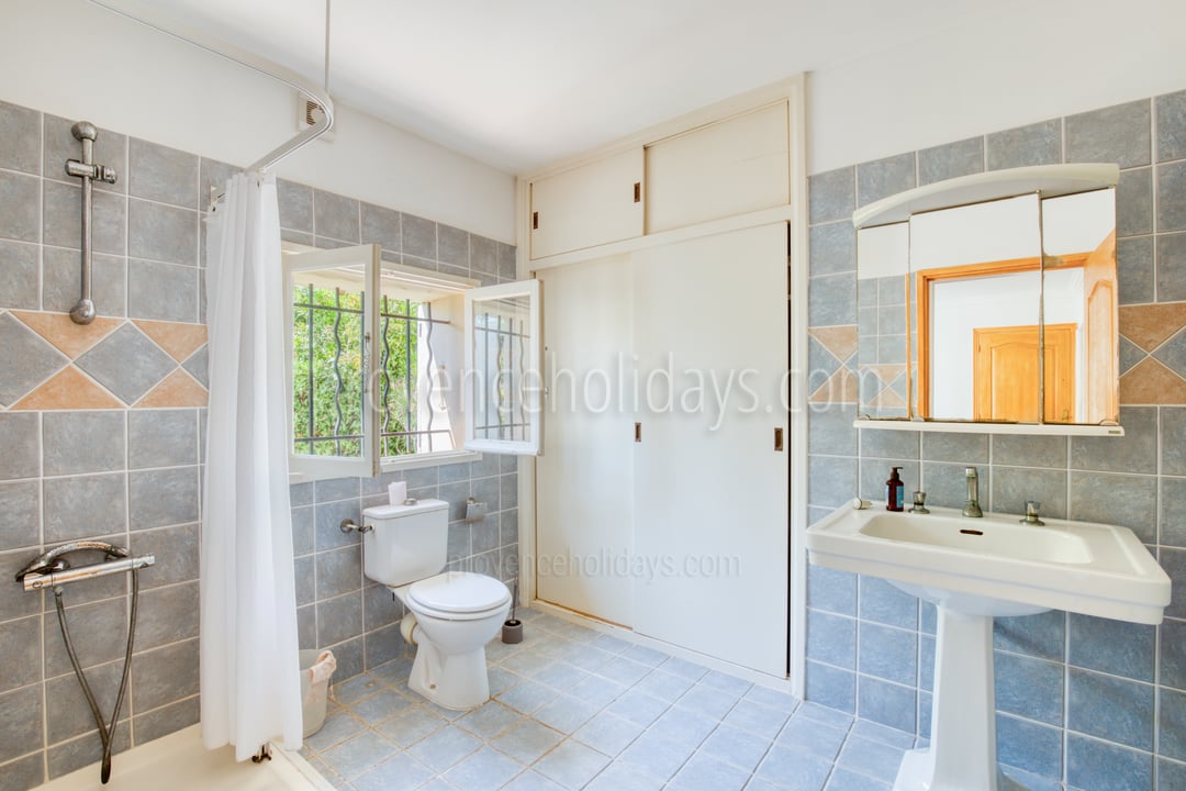 14 - Villa Estérel: Villa: Bathroom