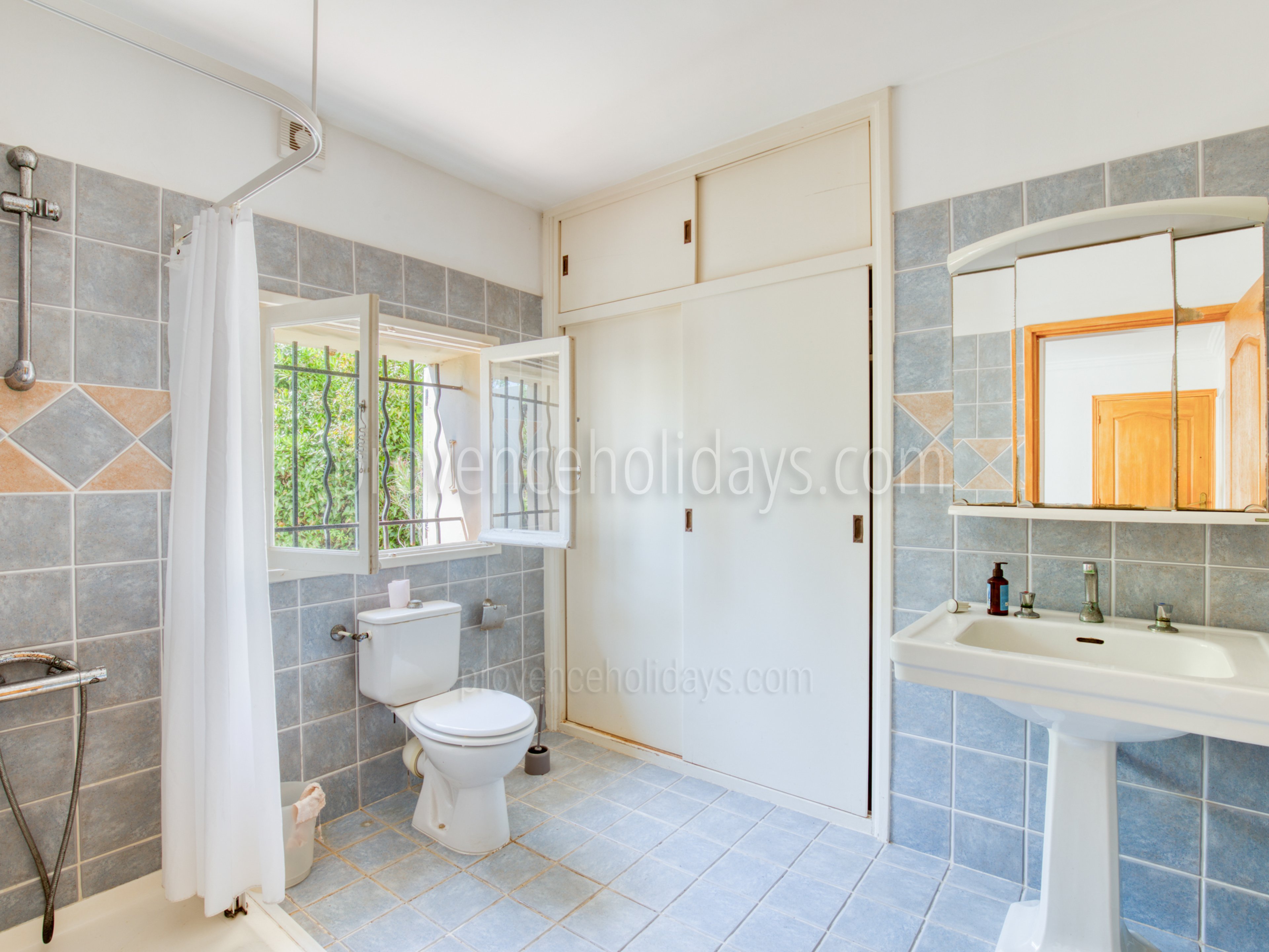14 - Villa Estérel: Villa: Bathroom