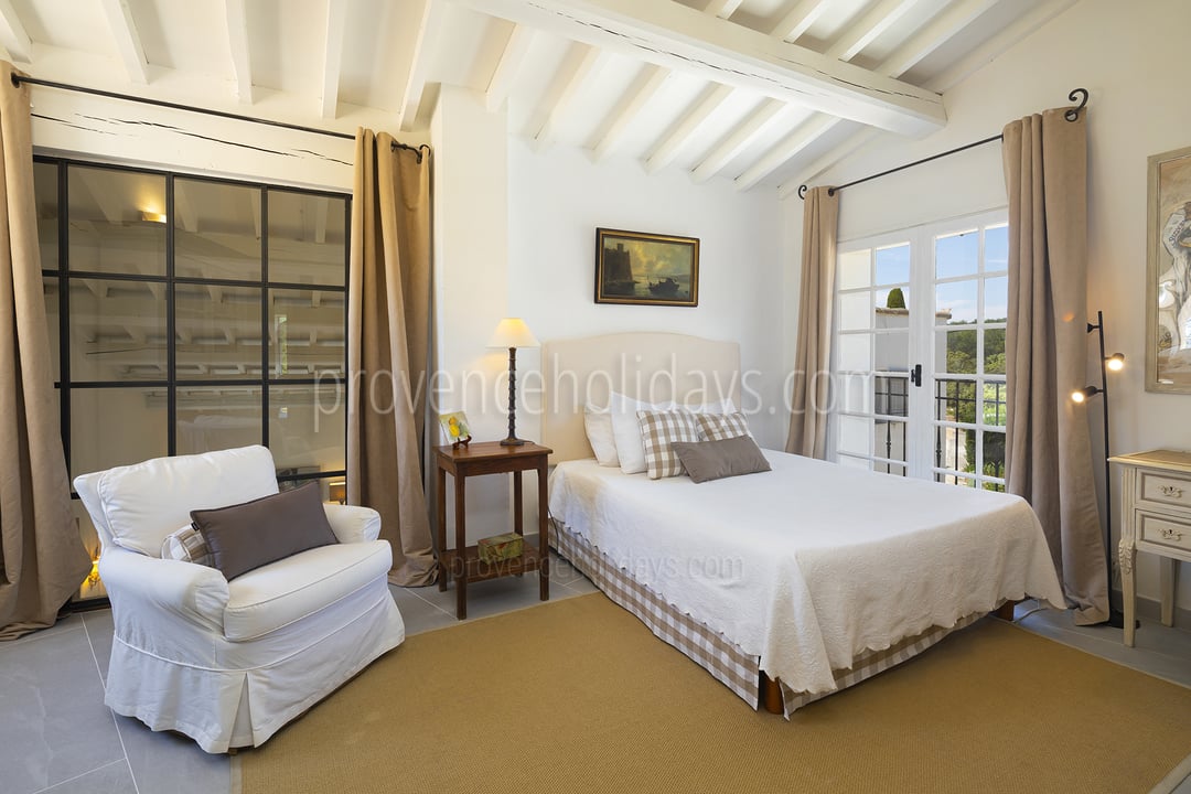55 - Mas de Gordes: Villa: Bedroom