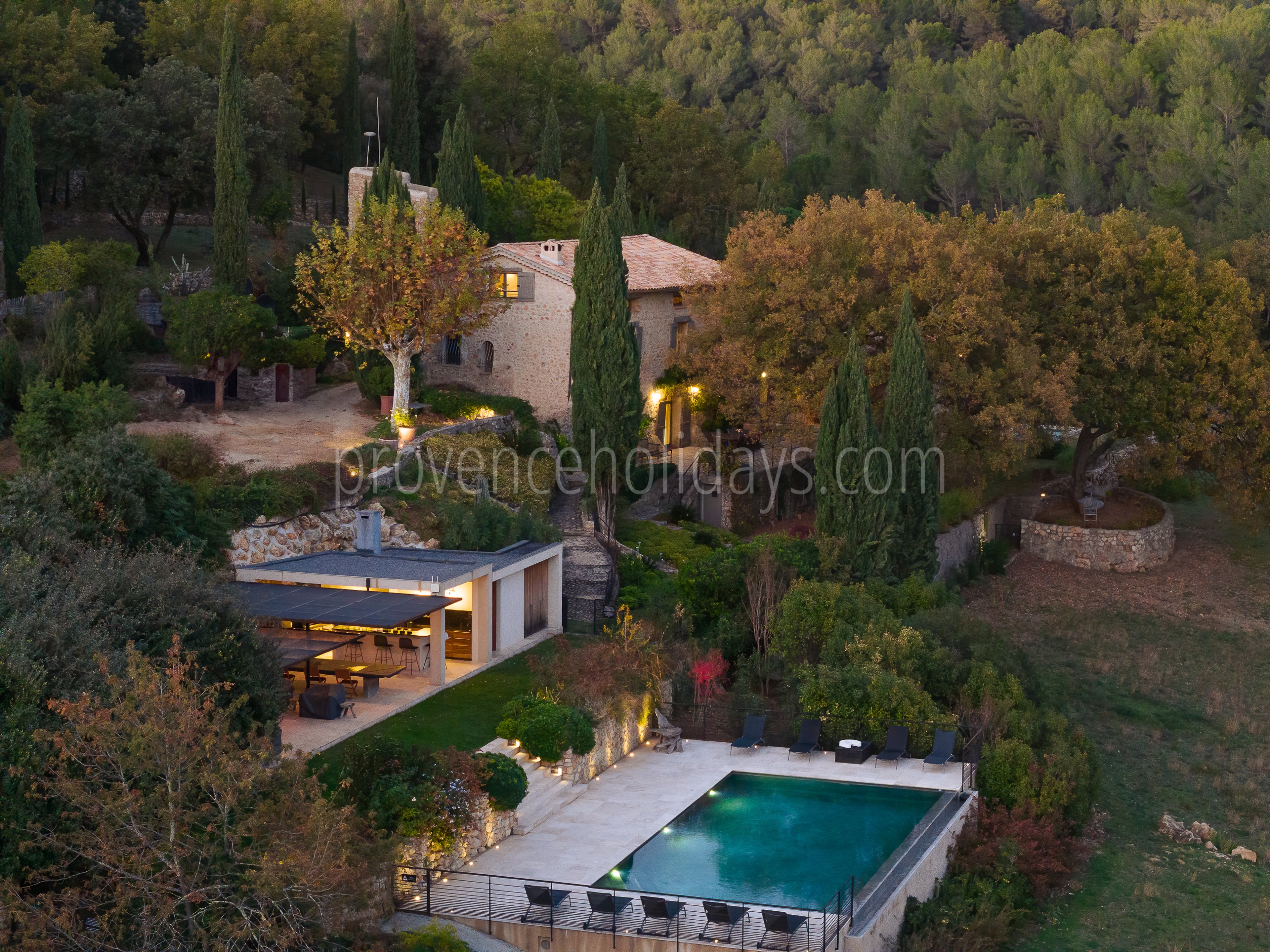 -1 - Domaine Three Lakes: Villa: Exterior